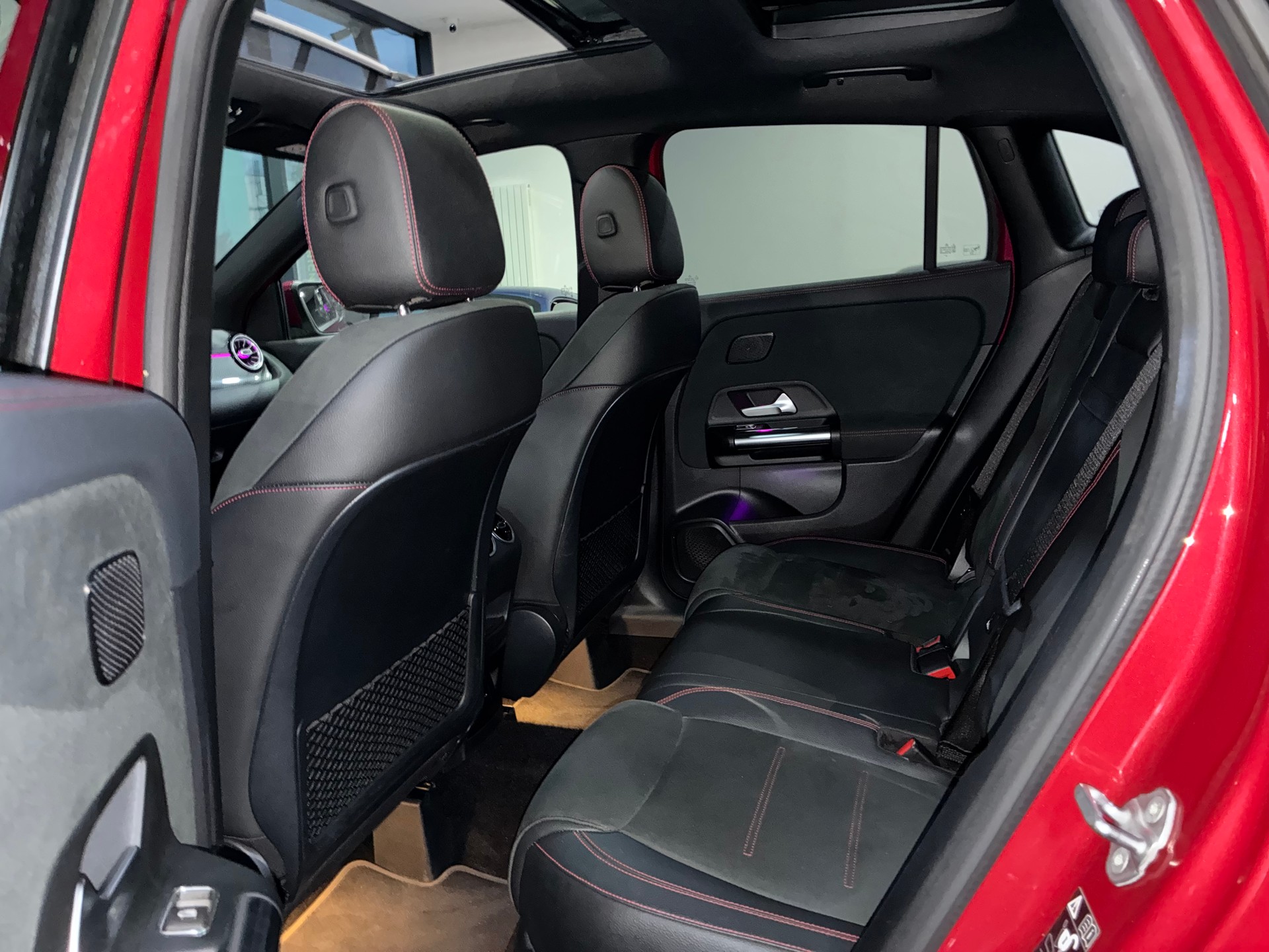 MERCEDES-BENZ GLA 200d 4Matic AMG Line 8G-DCT-image-13