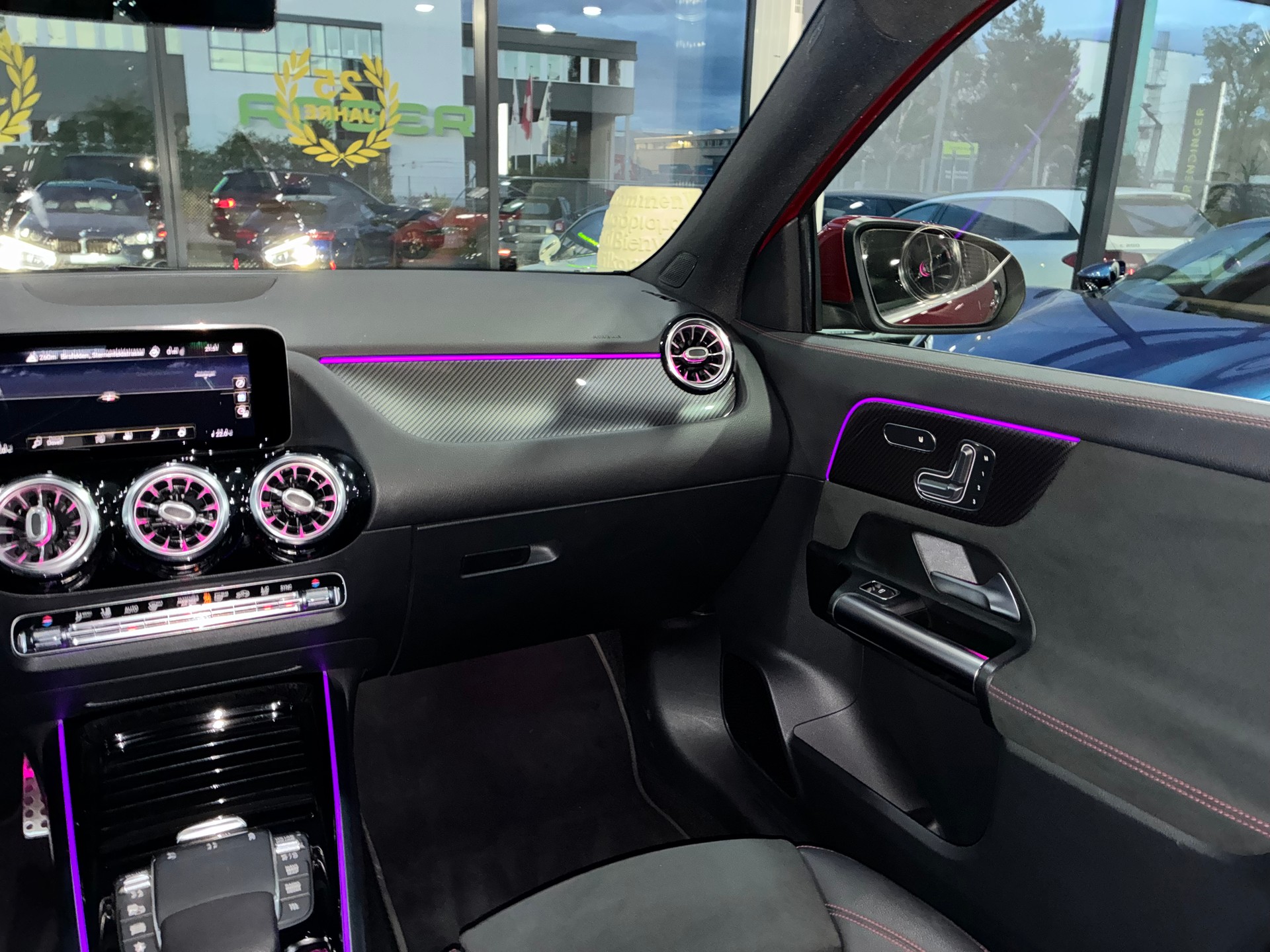 MERCEDES-BENZ GLA 200d 4Matic AMG Line 8G-DCT-image-9
