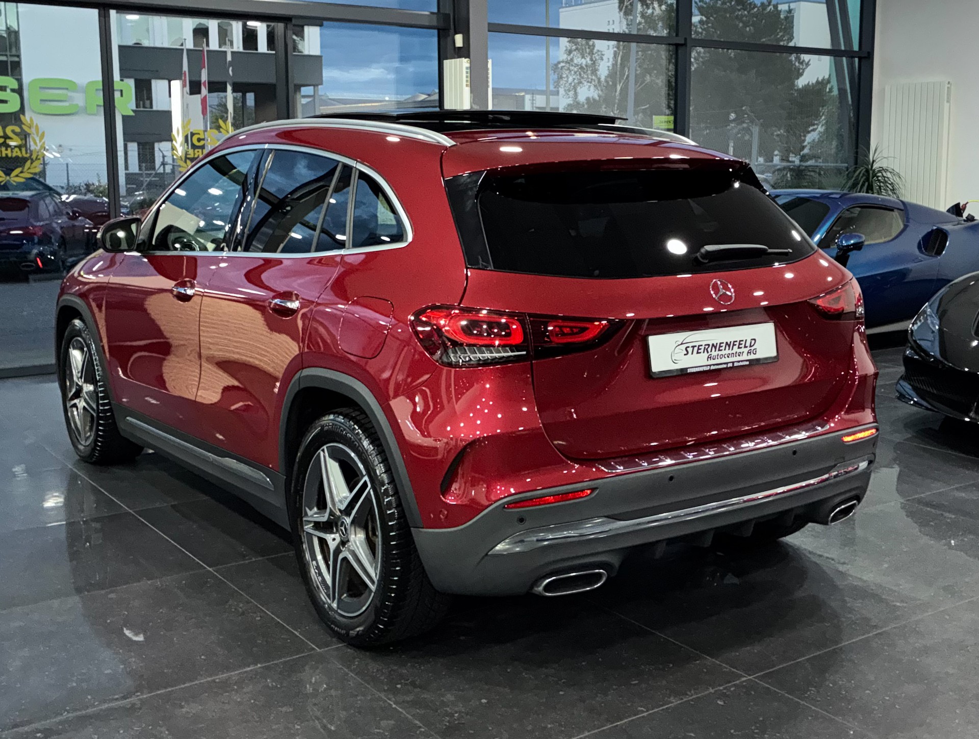 MERCEDES-BENZ GLA 200d 4Matic AMG Line 8G-DCT-image-4