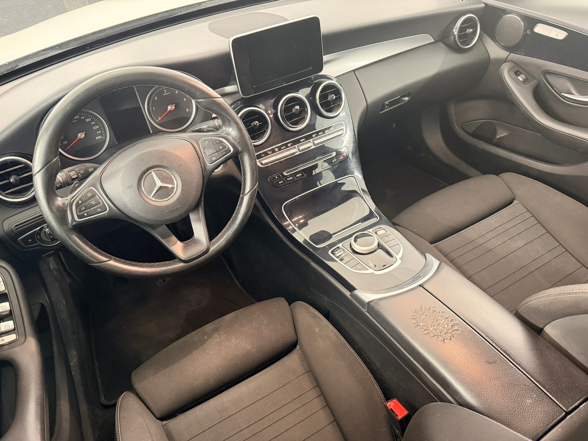 MERCEDES-BENZ C 220 d Swiss Star 4Matic 9G-Tronic-image-10