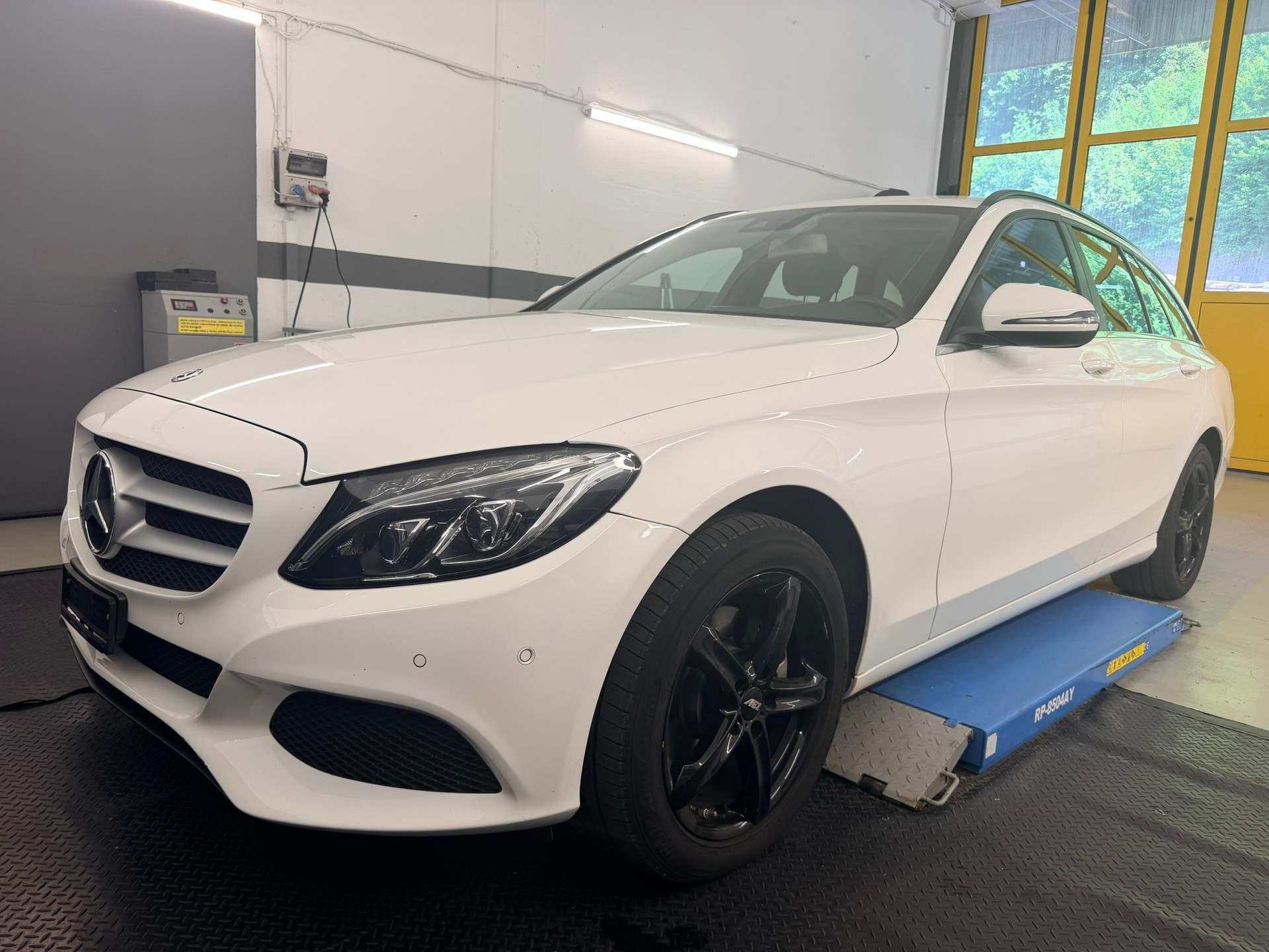 MERCEDES-BENZ C 220 d Swiss Star 4Matic 9G-Tronic
