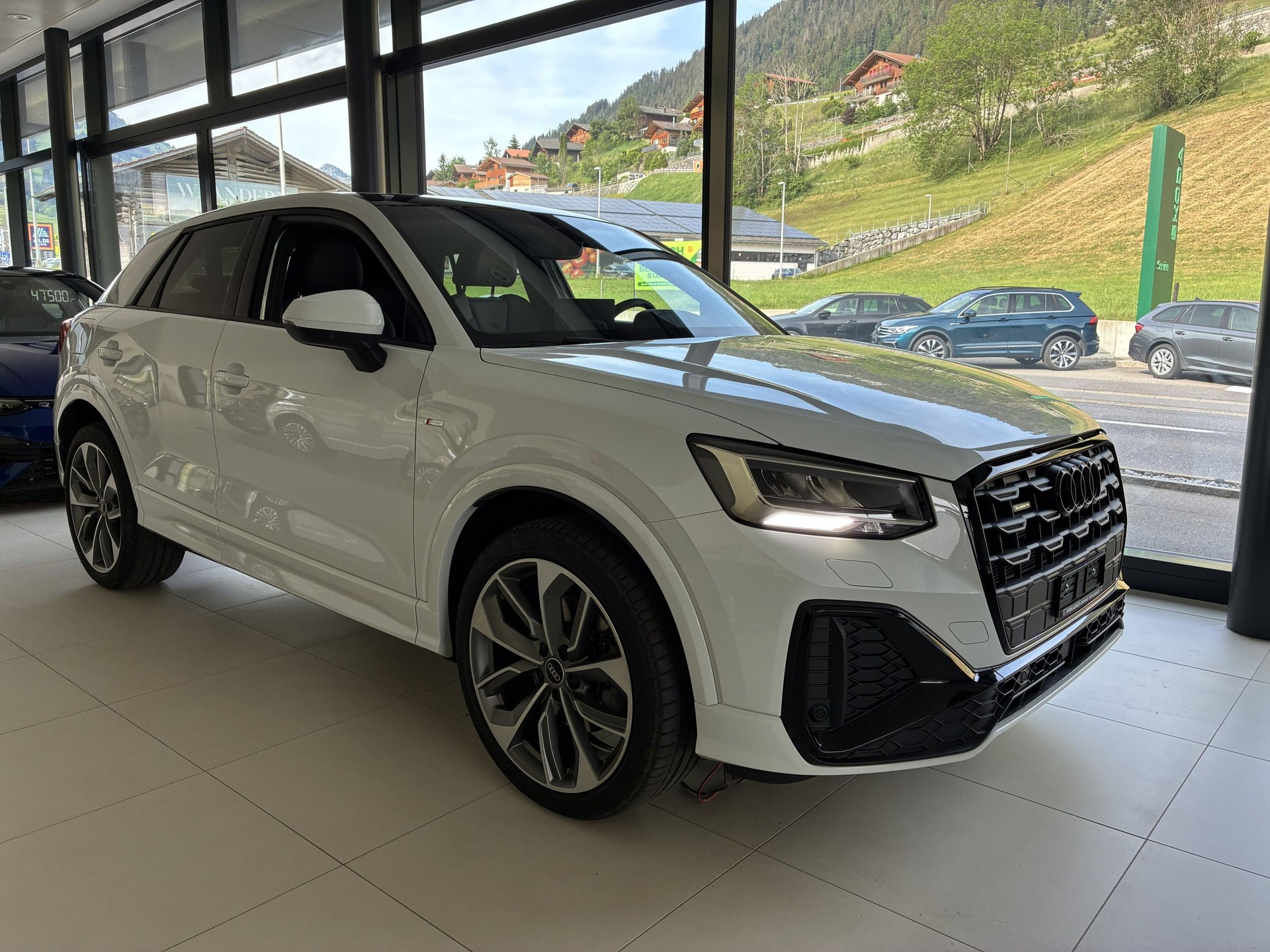 AUDI Q2 40 TFSI S line Attraction quattro S-tronic-image-1