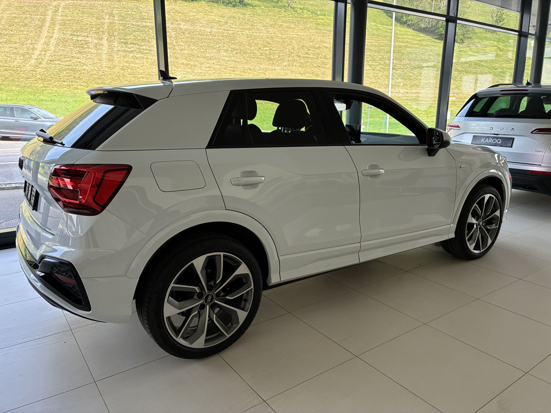 AUDI Q2 40 TFSI S line Attraction quattro S-tronic-image-4
