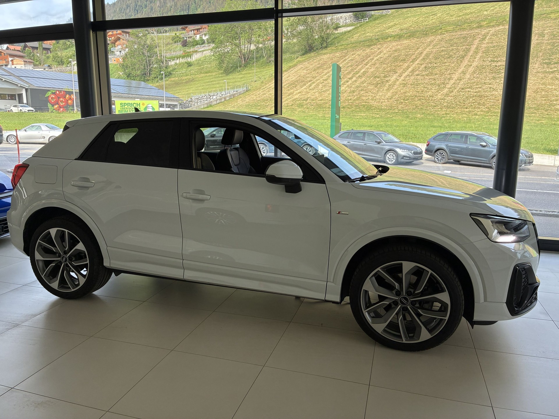 AUDI Q2 40 TFSI S line Attraction quattro S-tronic-image-3