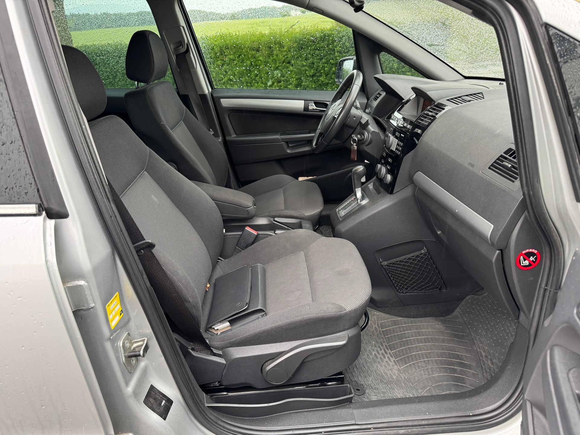 OPEL Zafira 2.2i 16V Cosmo Automatic-image-5