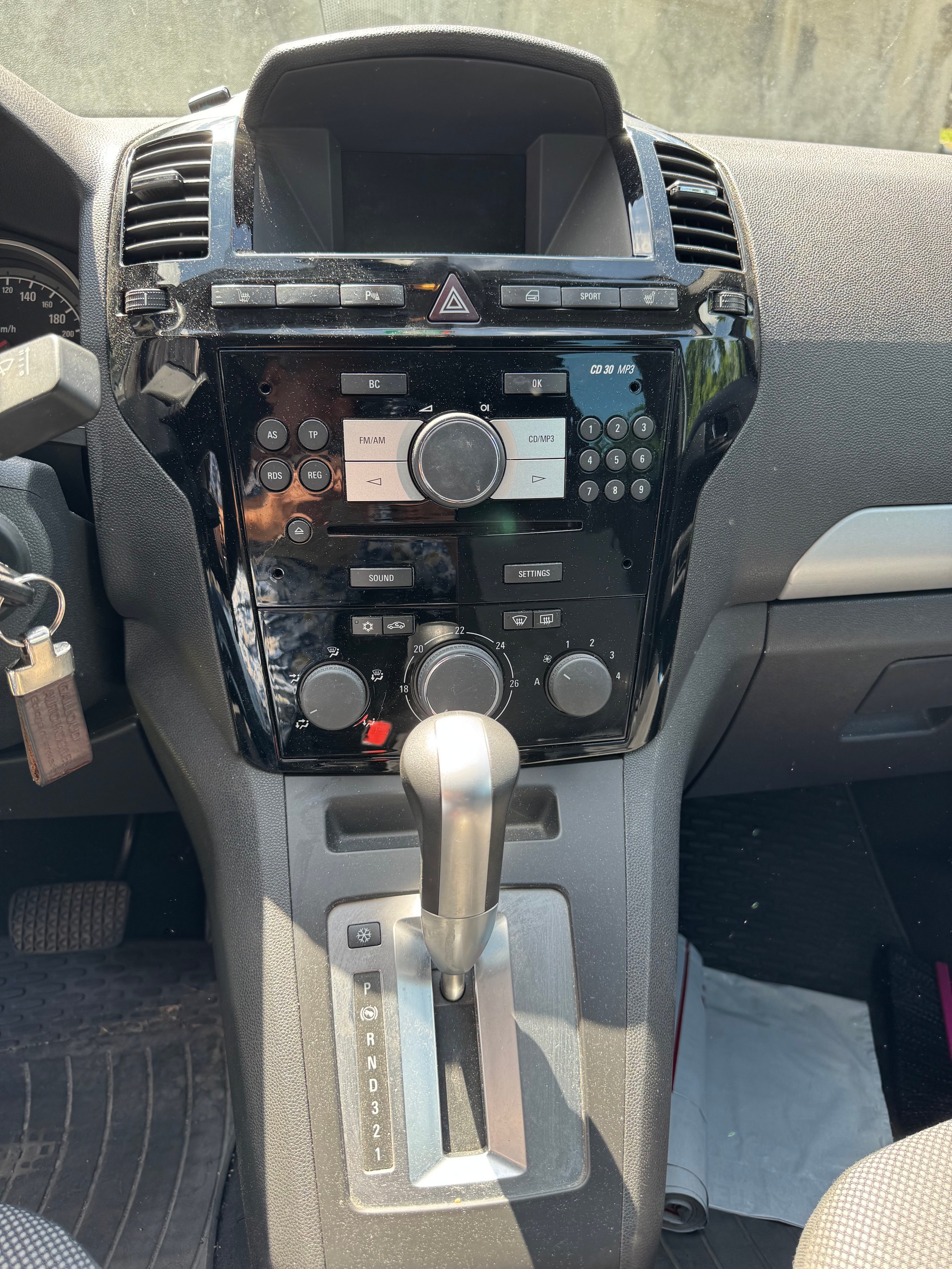 OPEL Zafira 2.2i 16V Cosmo Automatic-image-7