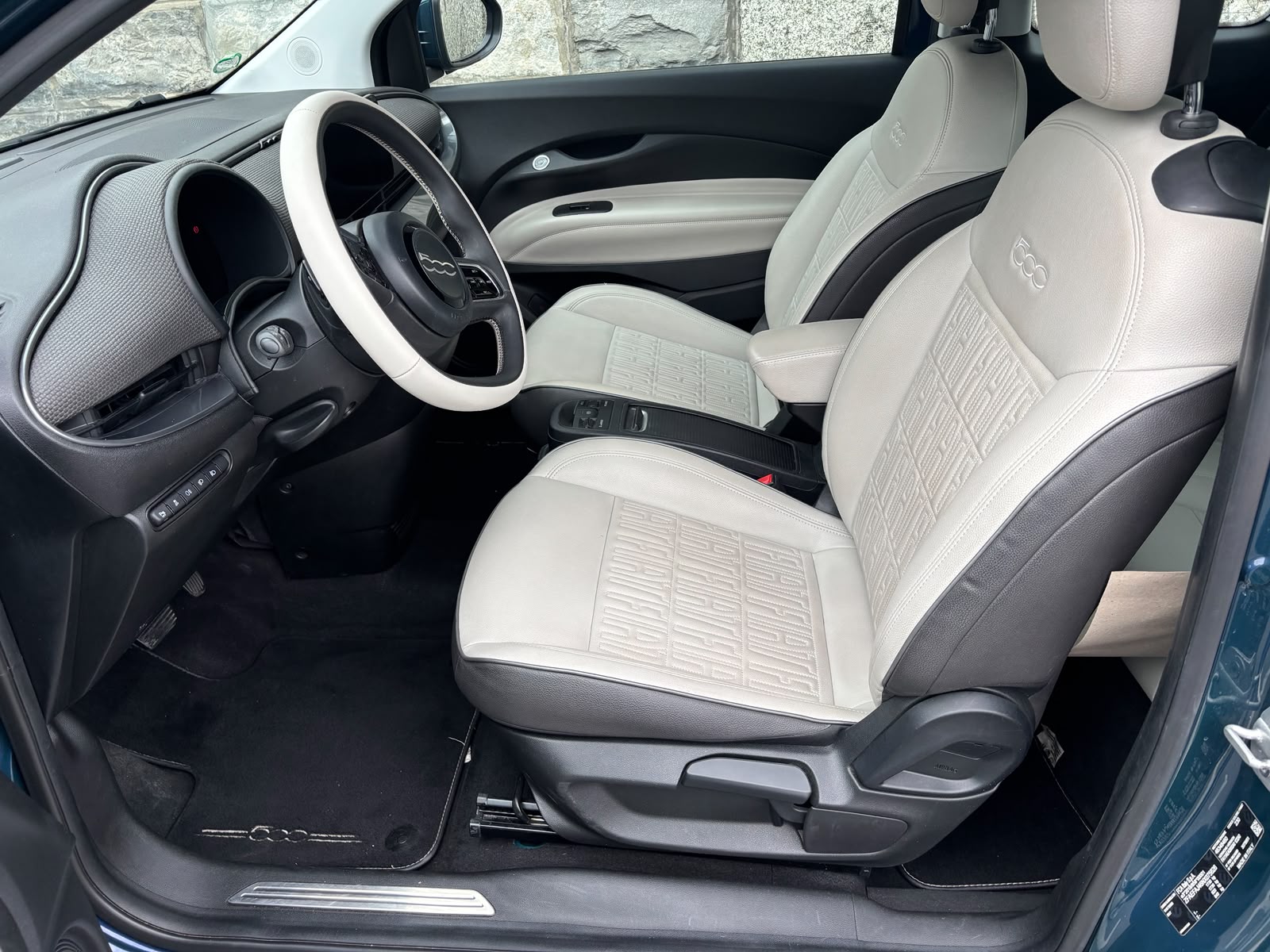 FIAT 500 C electric 87 kW La Prima-image-6