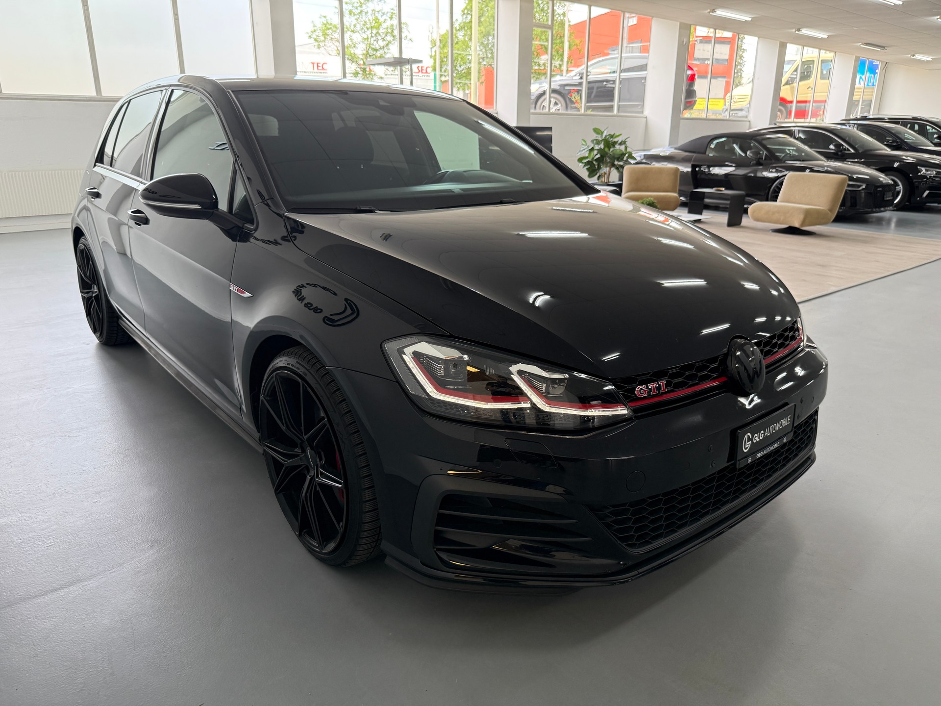 VW Golf 2.0 TSI GTI Performance DSG-image-2