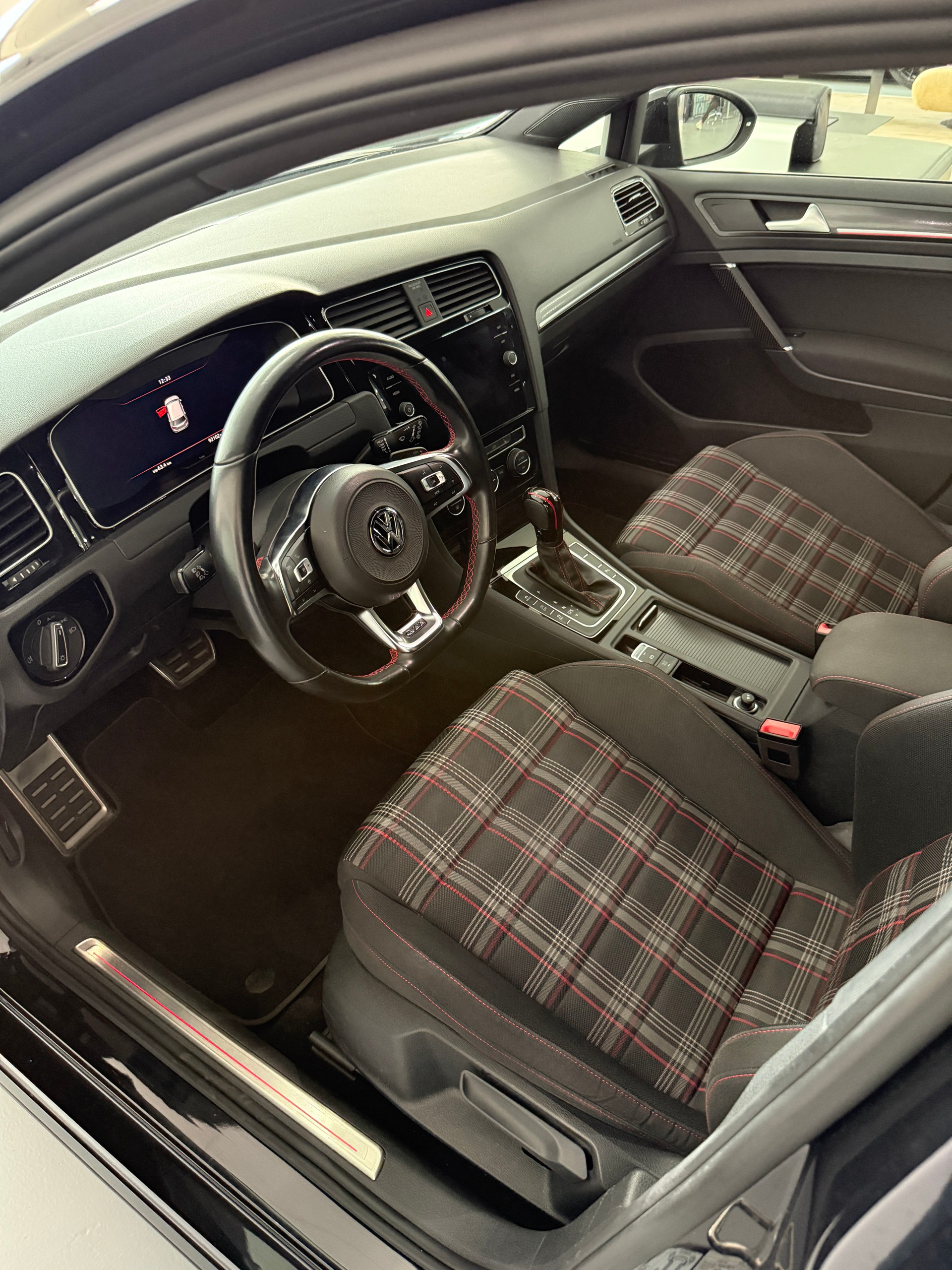 VW Golf 2.0 TSI GTI Performance DSG-image-6