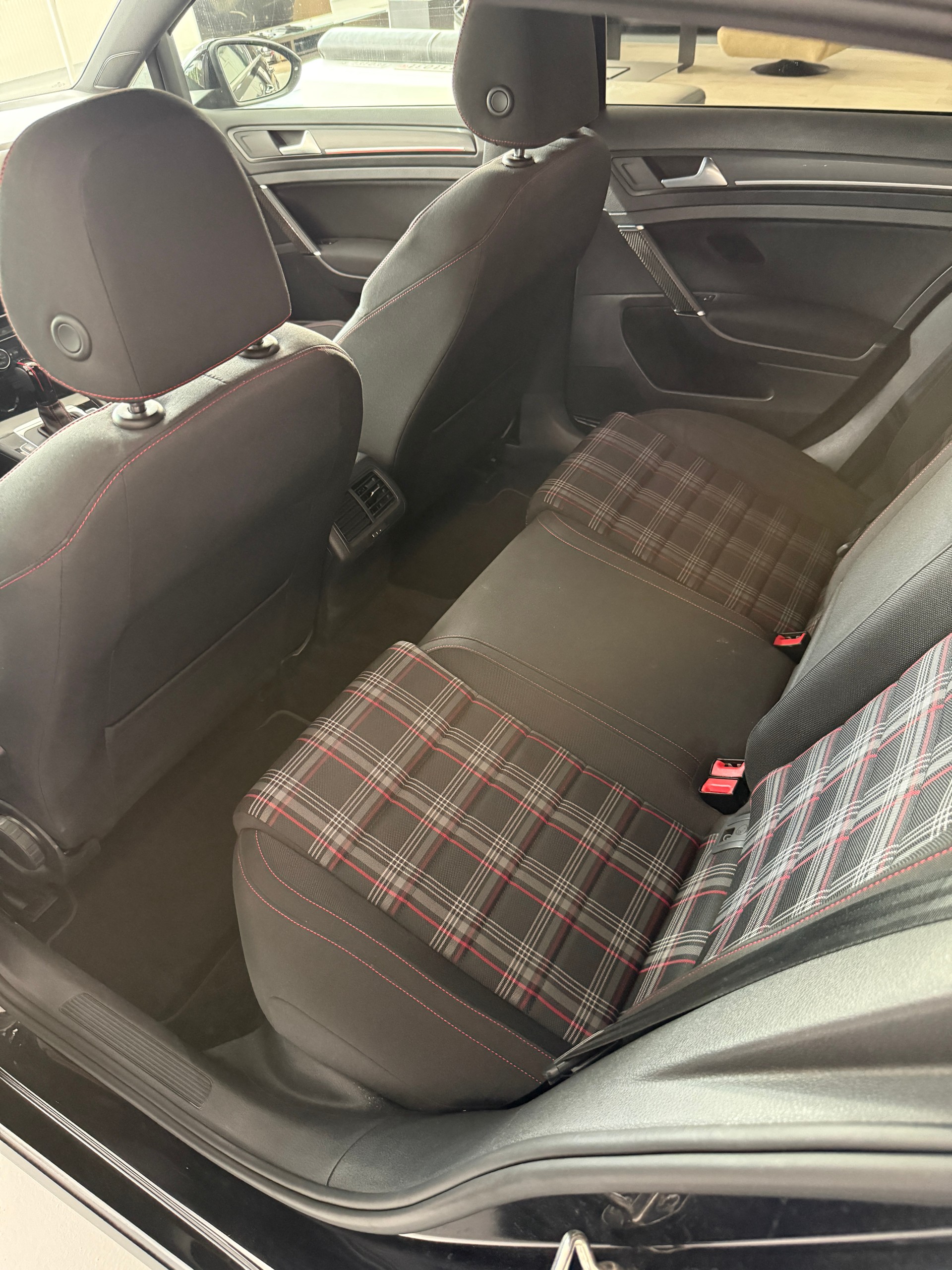 VW Golf 2.0 TSI GTI Performance DSG-image-11