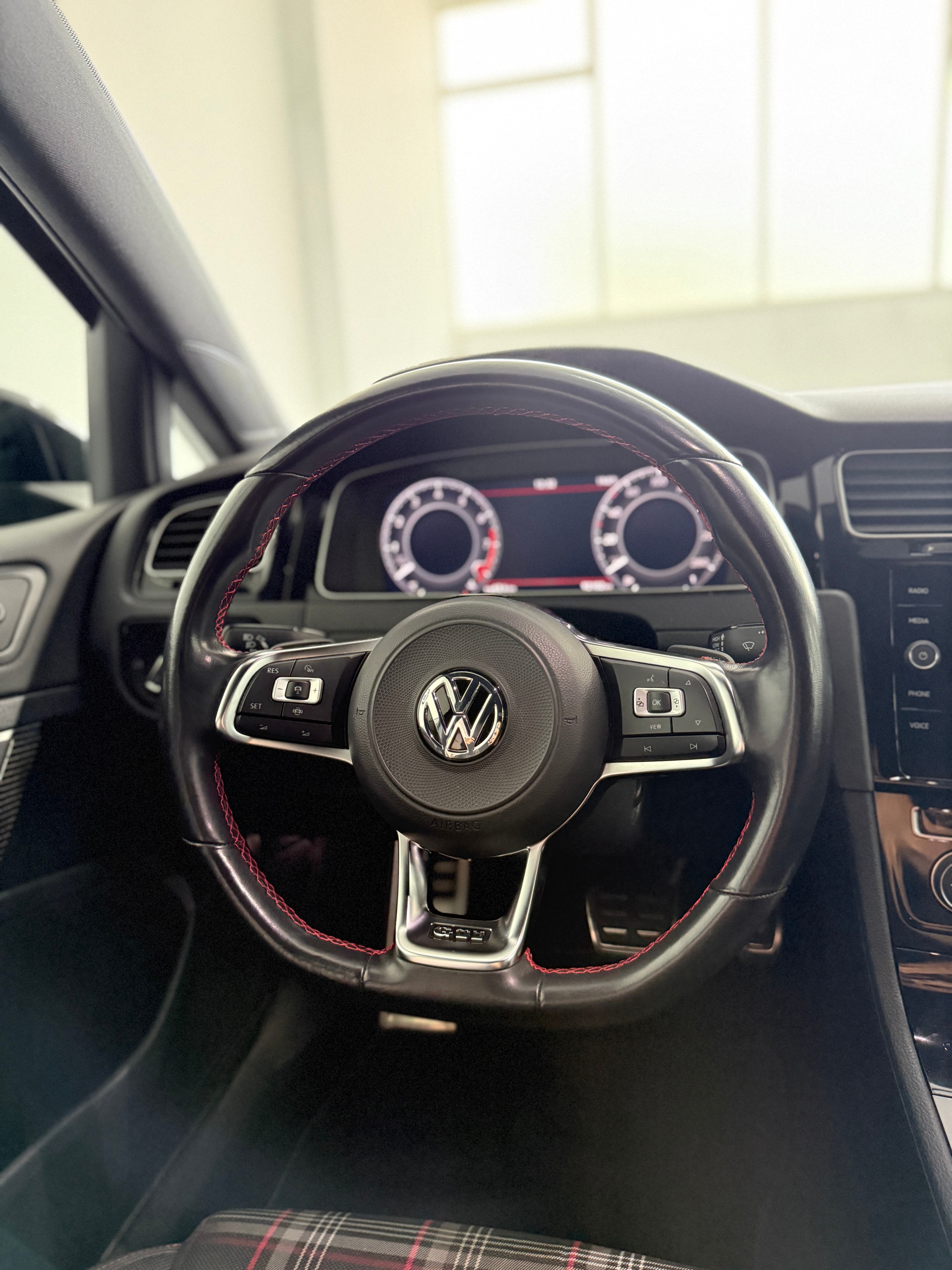 VW Golf 2.0 TSI GTI Performance DSG-image-9