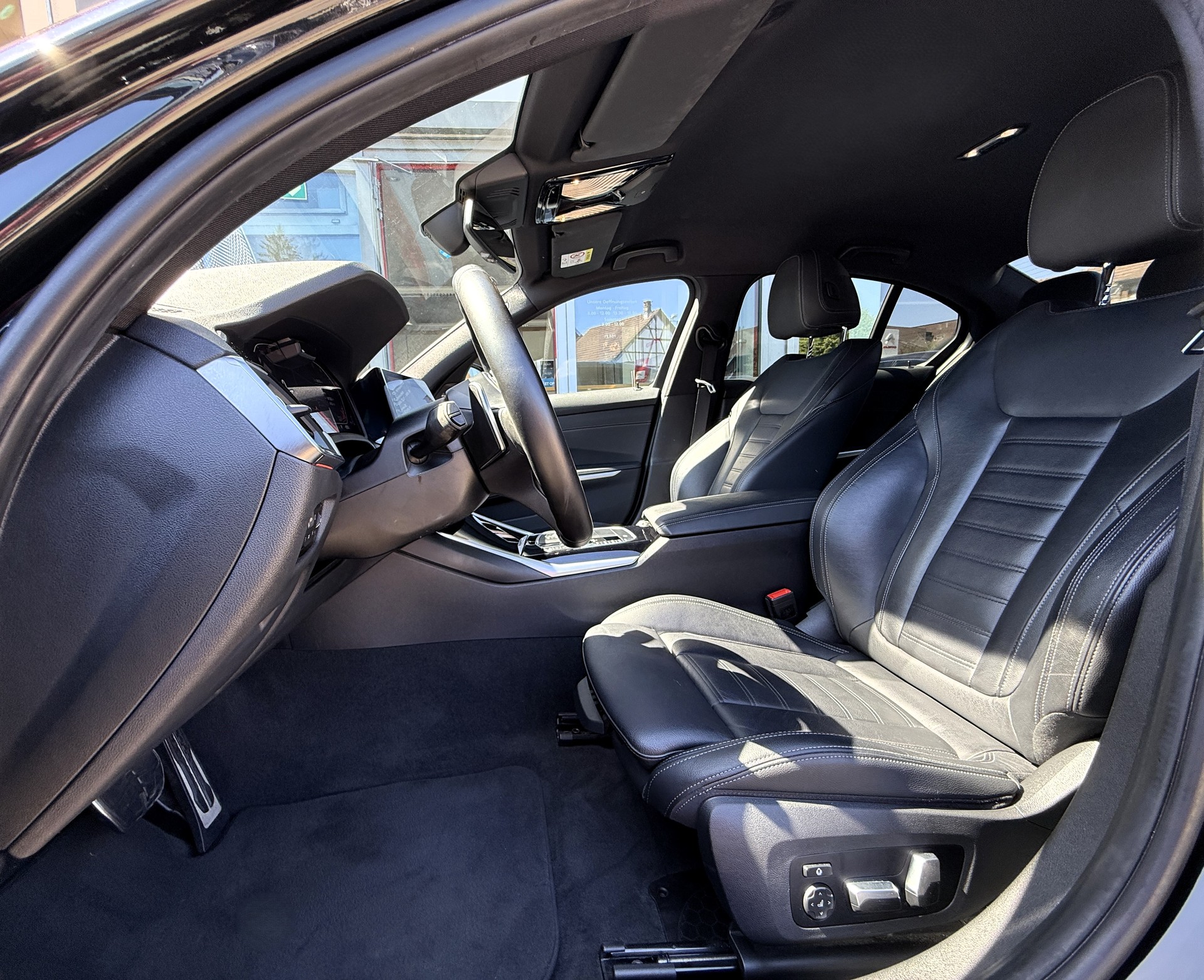BMW 330d xDrive Steptronic M Sport-image-15