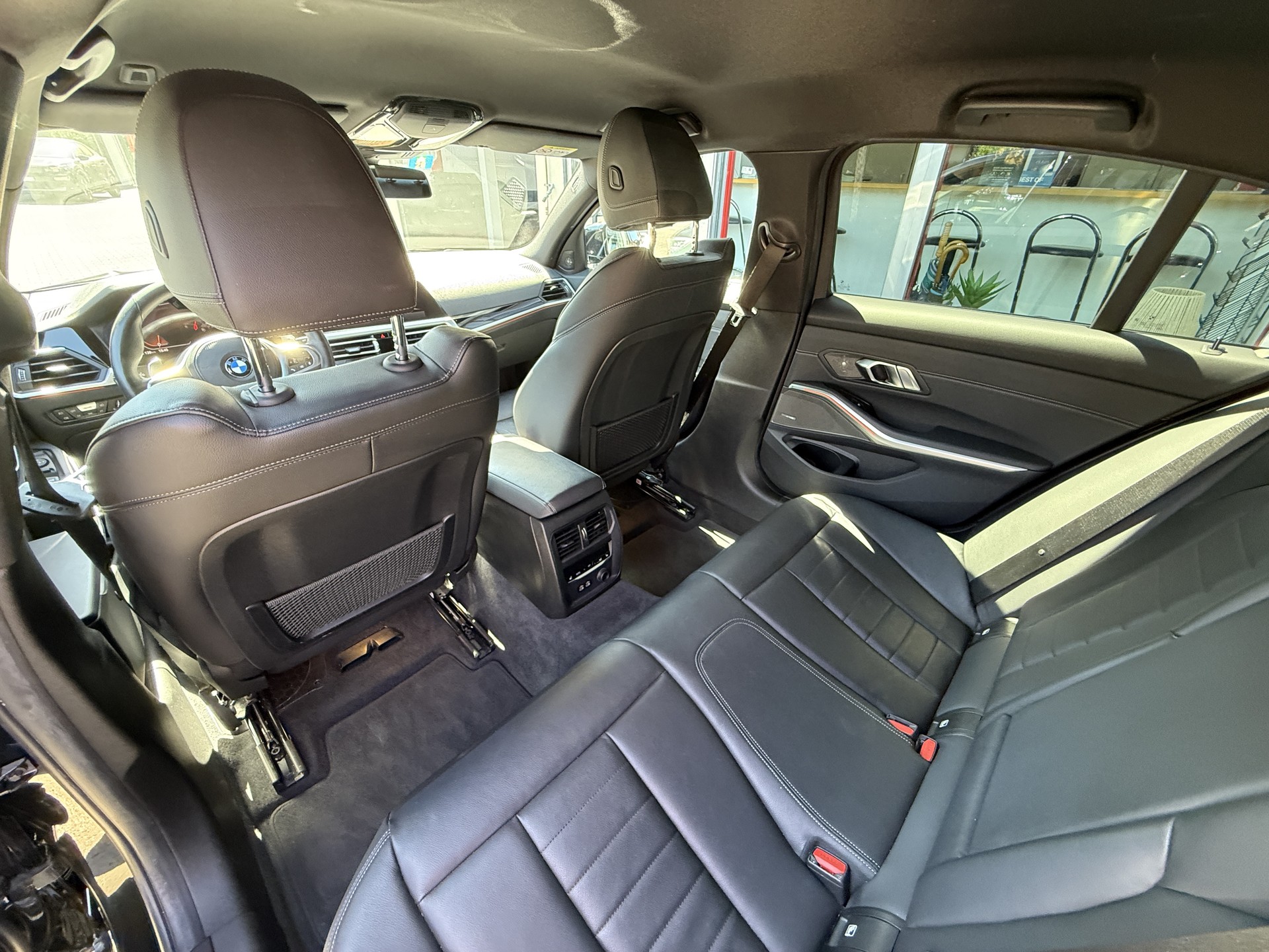 BMW 330d xDrive Steptronic M Sport-image-10