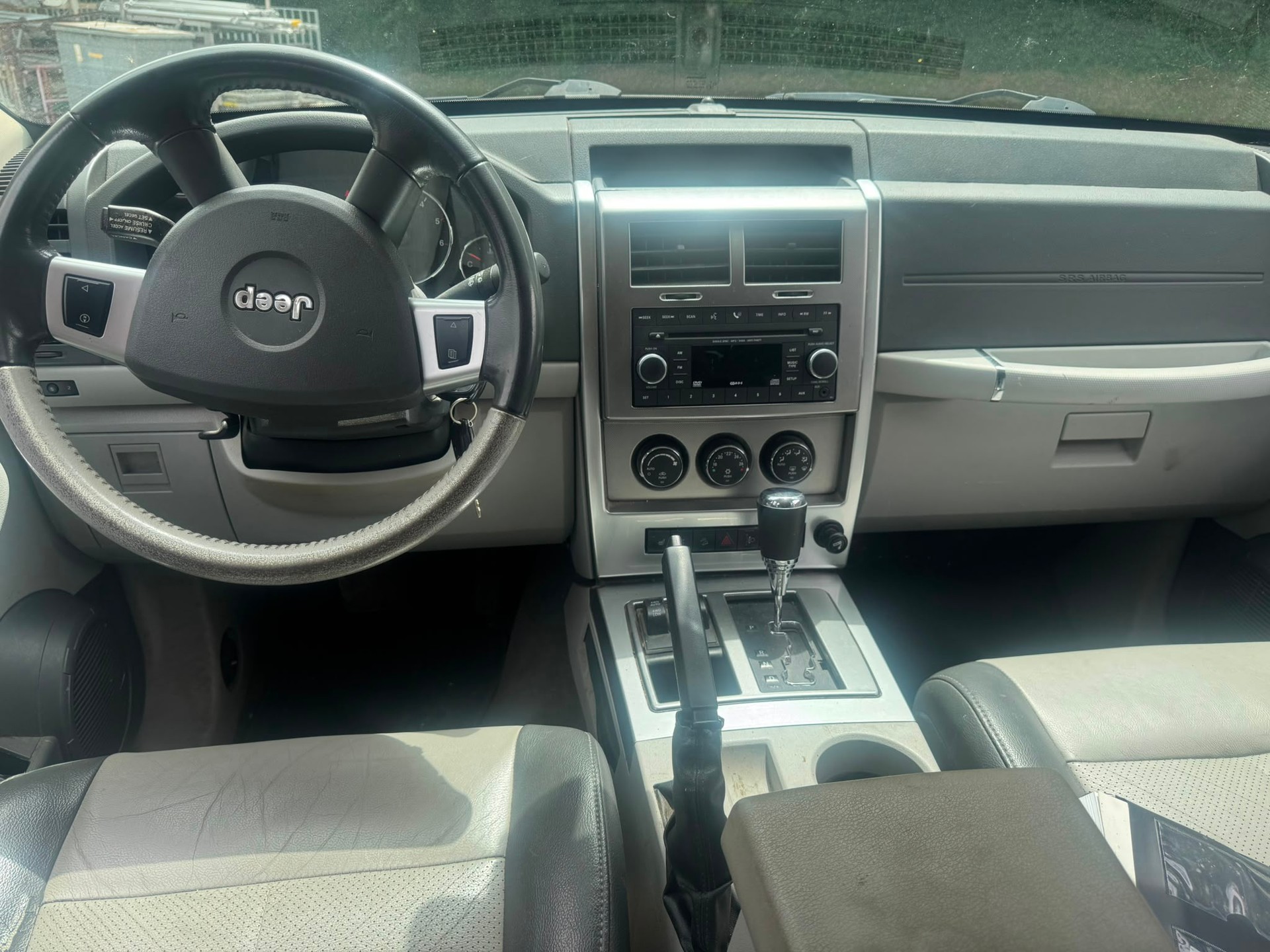 JEEP Cherokee 2.8 CRD Limited Automatic-image-6