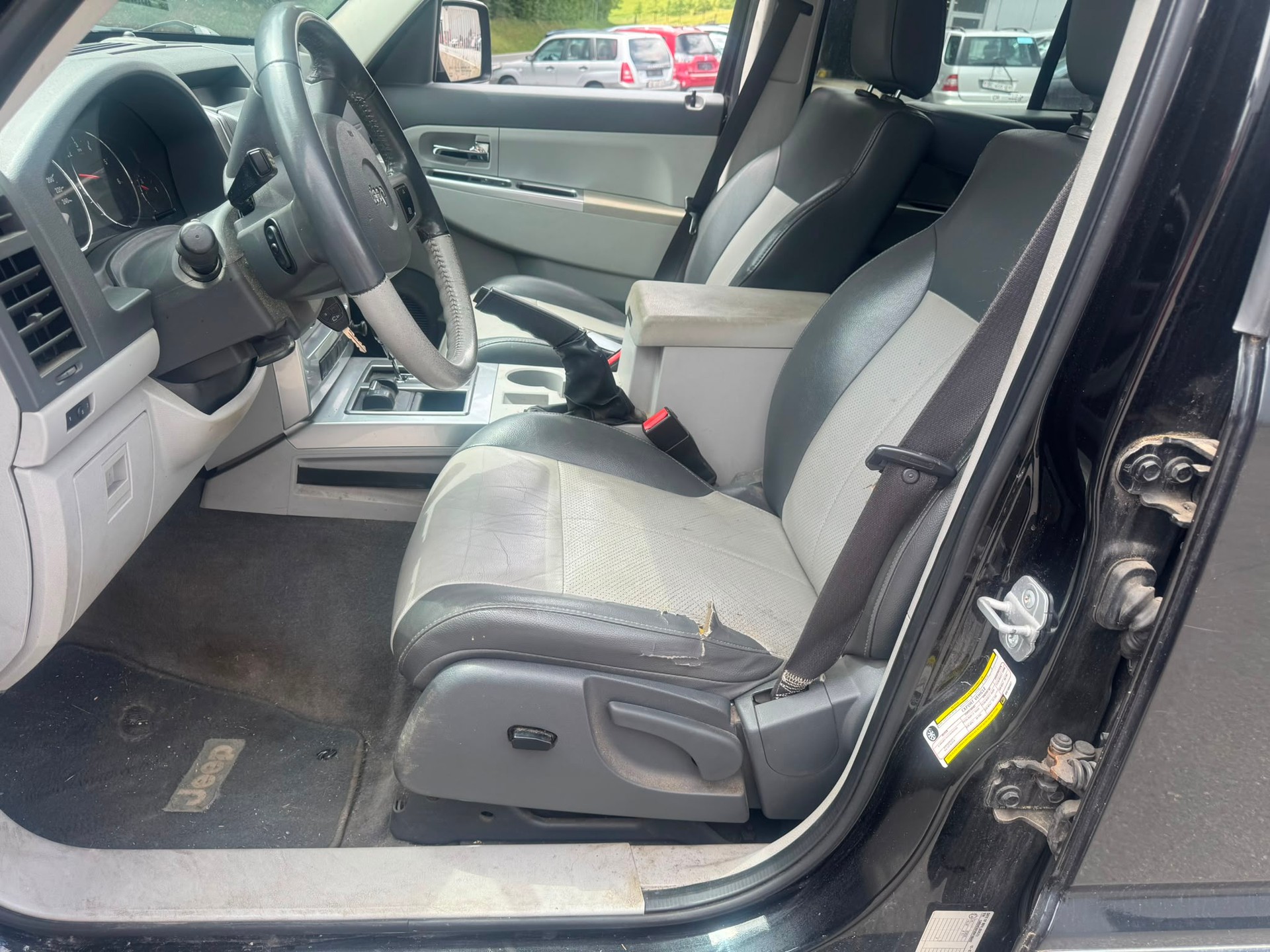 JEEP Cherokee 2.8 CRD Limited Automatic-image-4