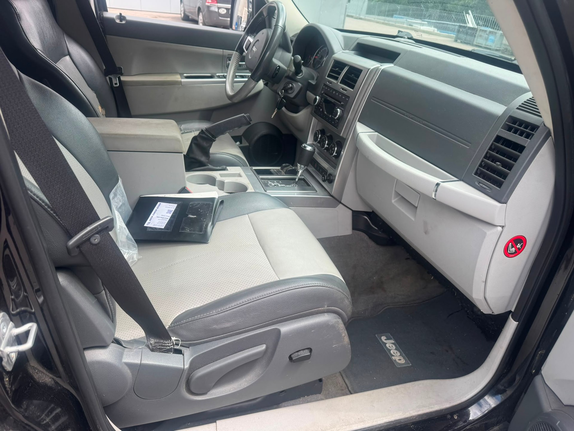 JEEP Cherokee 2.8 CRD Limited Automatic-image-3