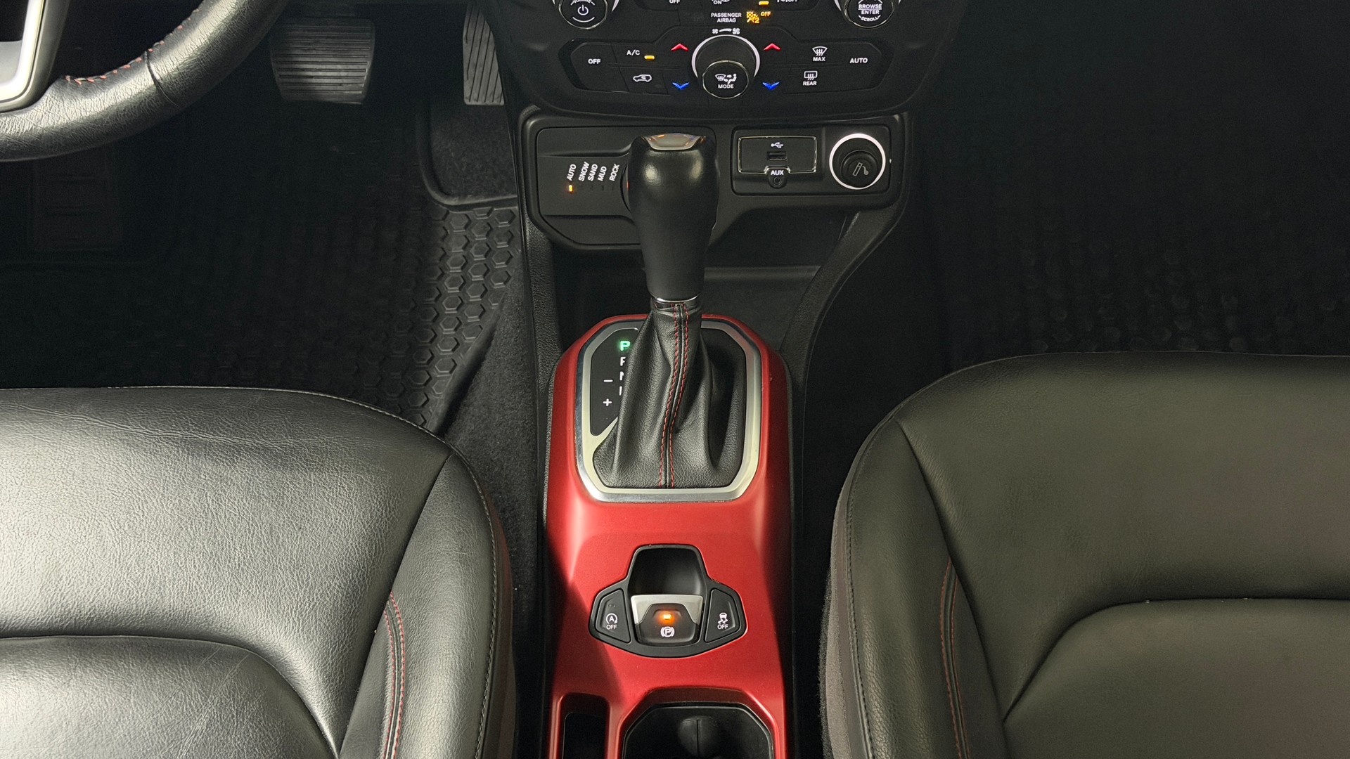 JEEP Renegade 2.0 MJ Trailhawk AWD + Low Range 9ATX-image-11