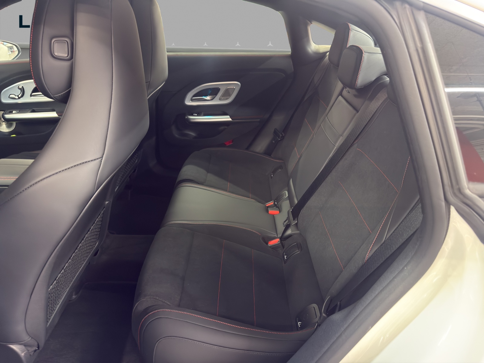 MERCEDES-BENZ CLA 220 4M - AMG / 360 Grad Kamera / Panorama-Dach / Sitzheizung-image-13