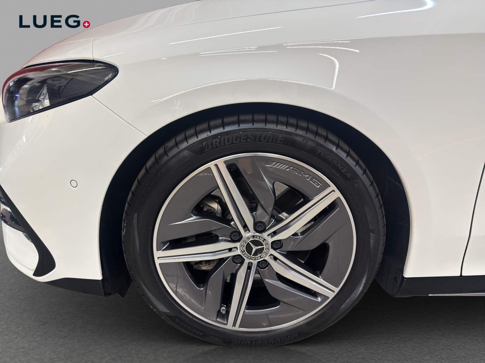 MERCEDES-BENZ CLA 220 4M - AMG / 360 Grad Kamera / Panorama-Dach / Sitzheizung-image-6