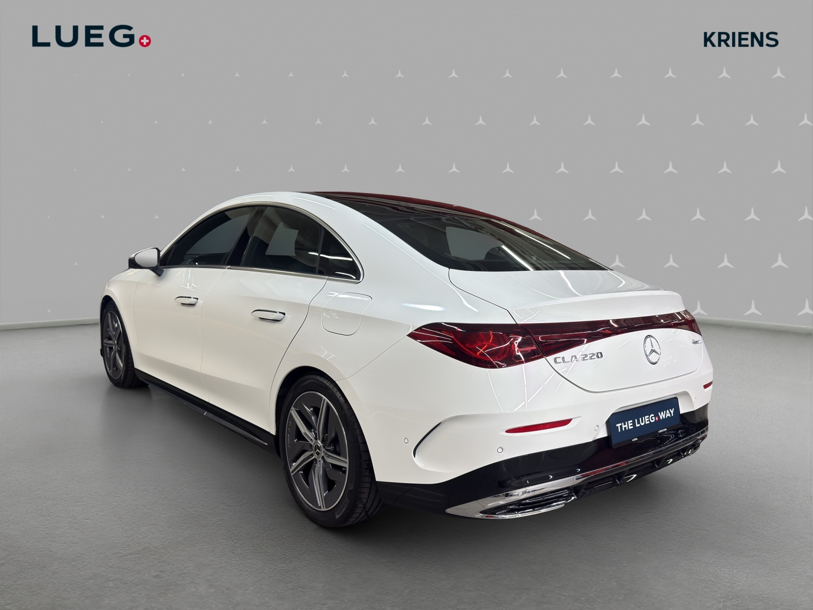 MERCEDES-BENZ CLA 220 4M - AMG / 360 Grad Kamera / Panorama-Dach / Sitzheizung-image-2