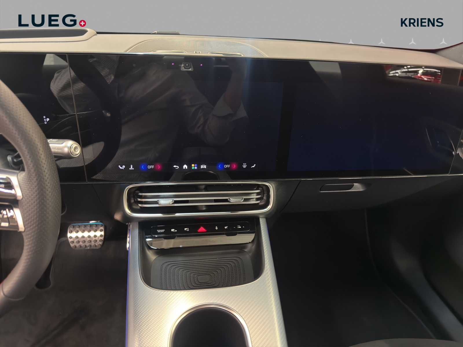 MERCEDES-BENZ CLA 220 4M - AMG / 360 Grad Kamera / Panorama-Dach / Sitzheizung-image-10