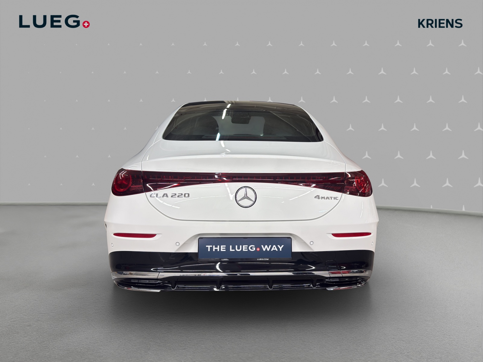 MERCEDES-BENZ CLA 220 4M - AMG / 360 Grad Kamera / Panorama-Dach / Sitzheizung-image-3
