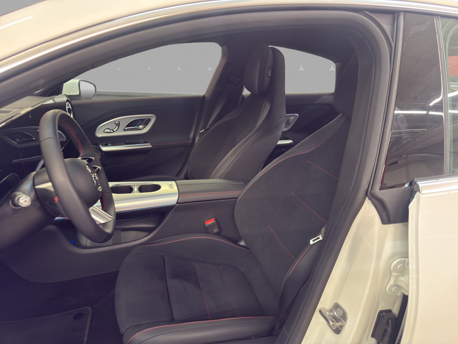MERCEDES-BENZ CLA 220 4M - AMG / 360 Grad Kamera / Panorama-Dach / Sitzheizung-image-7