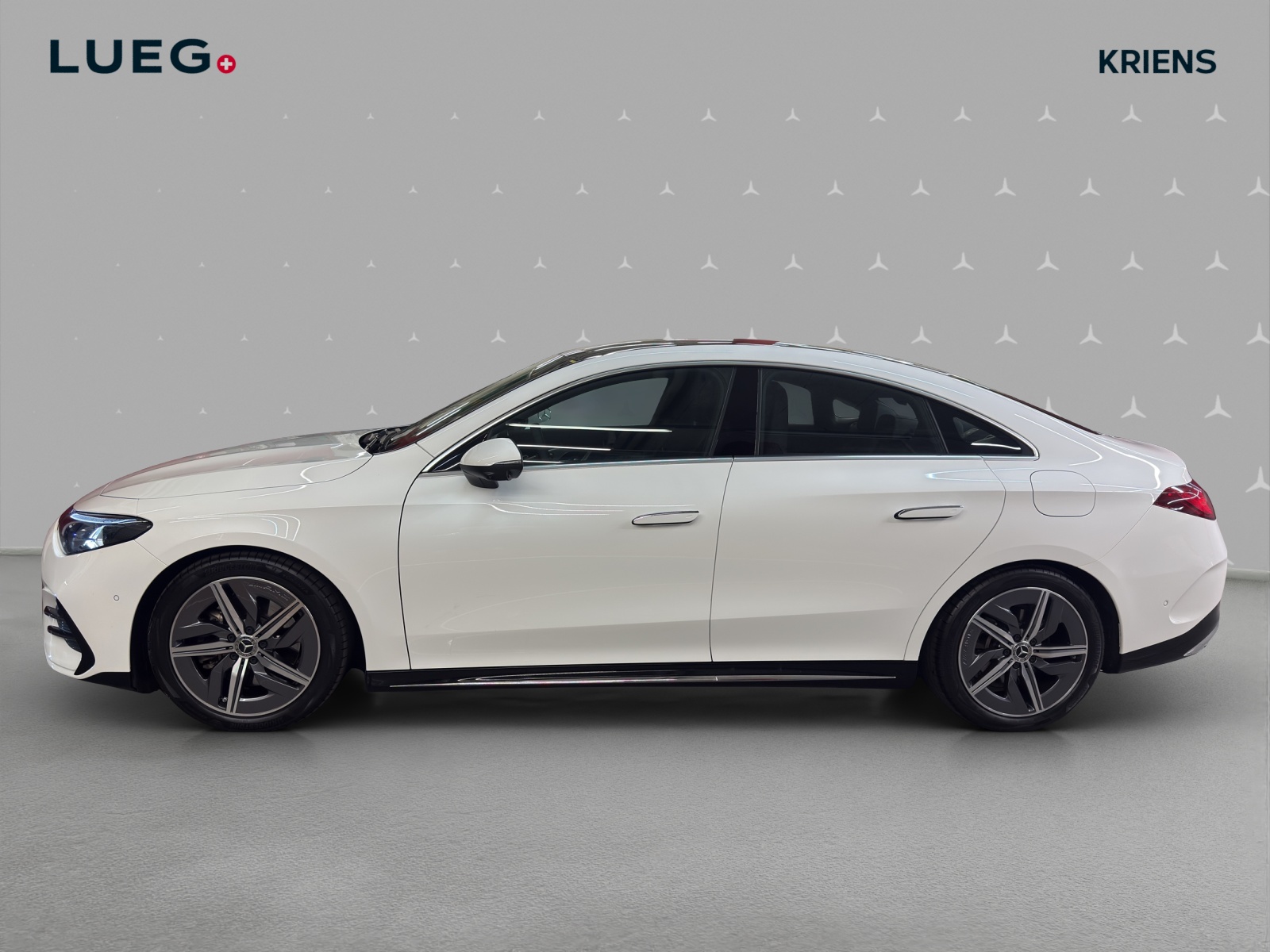 MERCEDES-BENZ CLA 220 4M - AMG / 360 Grad Kamera / Panorama-Dach / Sitzheizung-image-1
