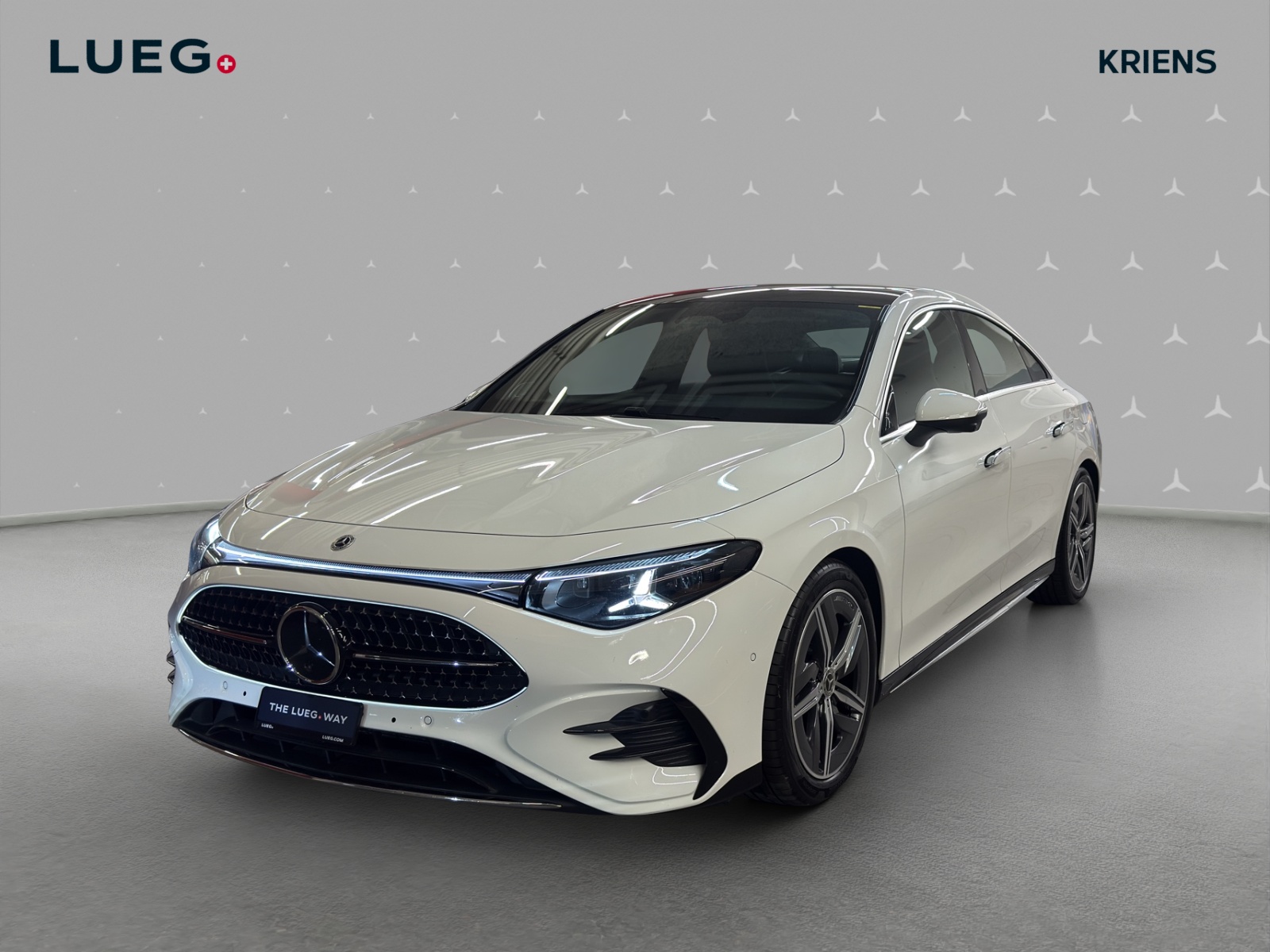 MERCEDES-BENZ CLA 220 4M - AMG / 360 Grad Kamera / Panorama-Dach / Sitzheizung-image-0