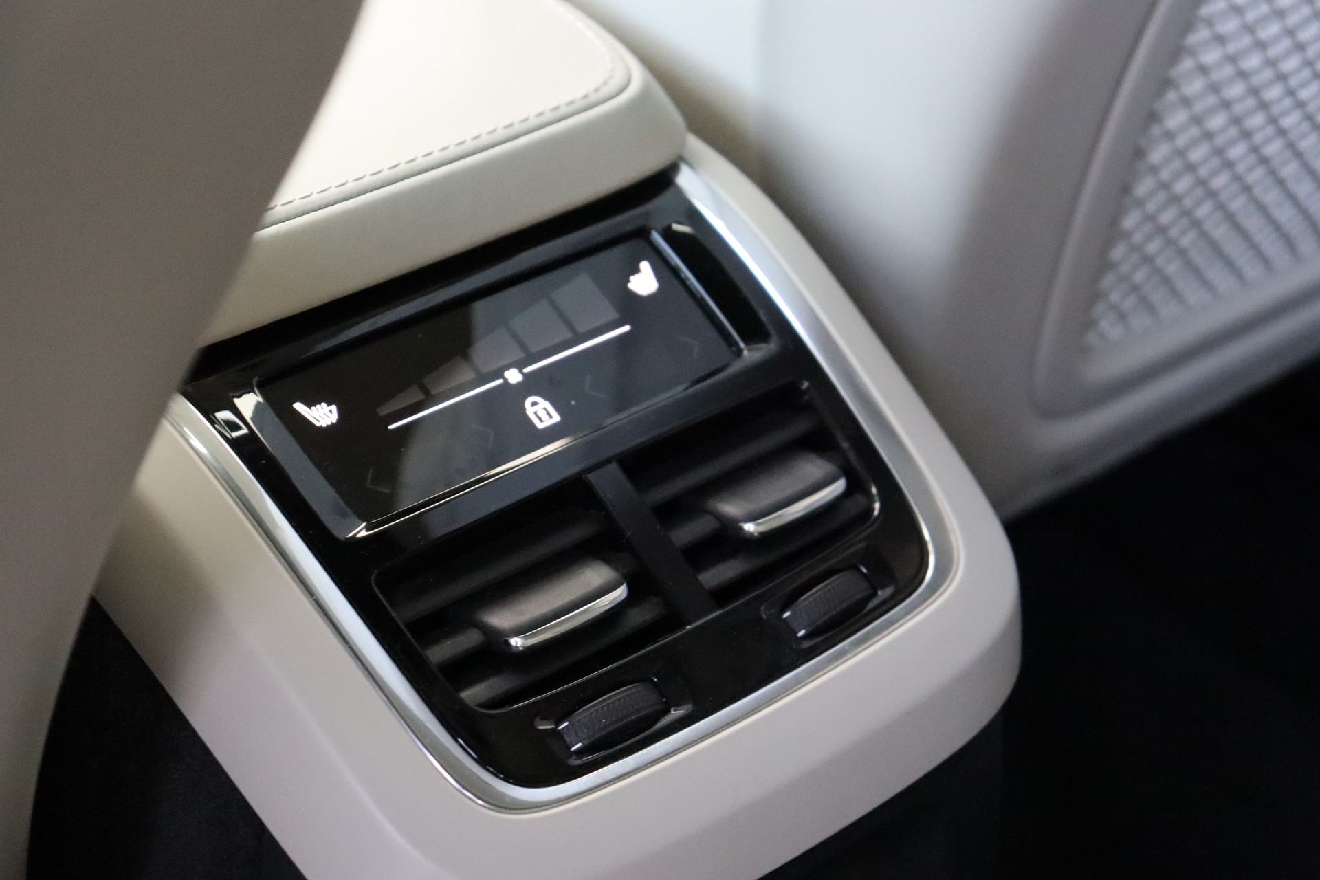 VOLVO XC90 T8 eAWD Inscription Geartronic-image-11