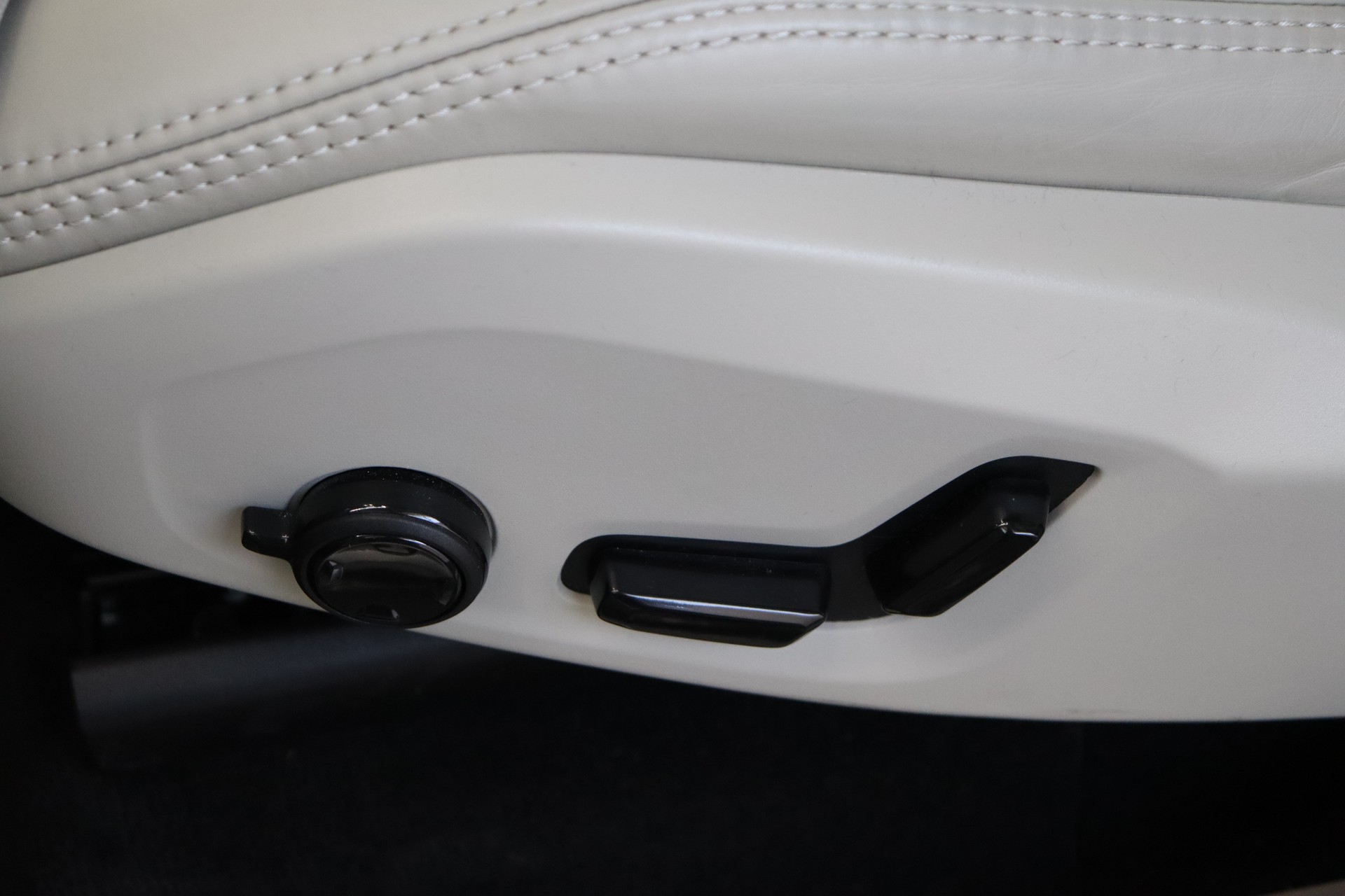 VOLVO XC90 T8 eAWD Inscription Geartronic-image-17