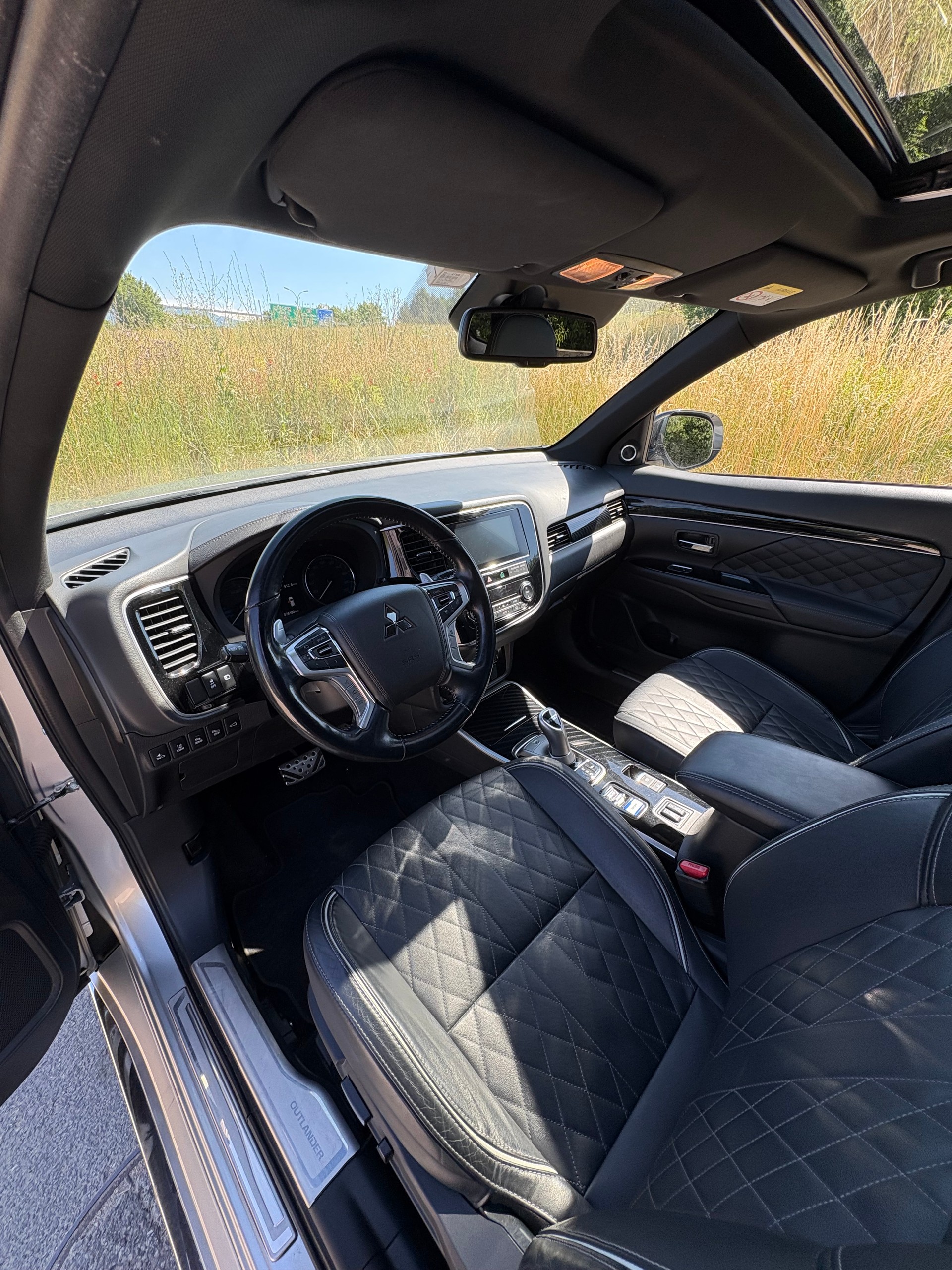 MITSUBISHI 2.4 PHEV Diamond S-Edition-image-3