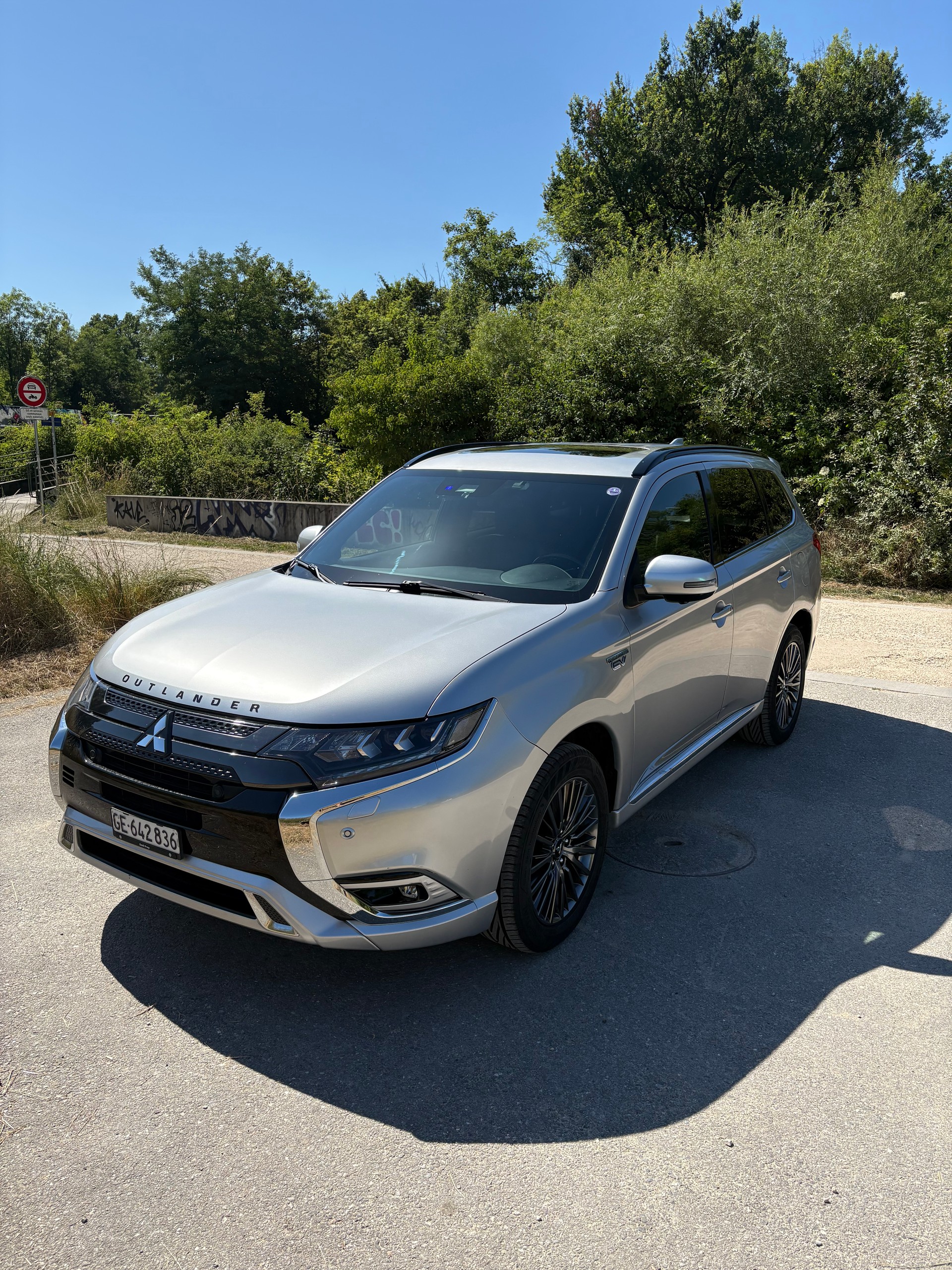 MITSUBISHI 2.4 PHEV Diamond S-Edition-image-1