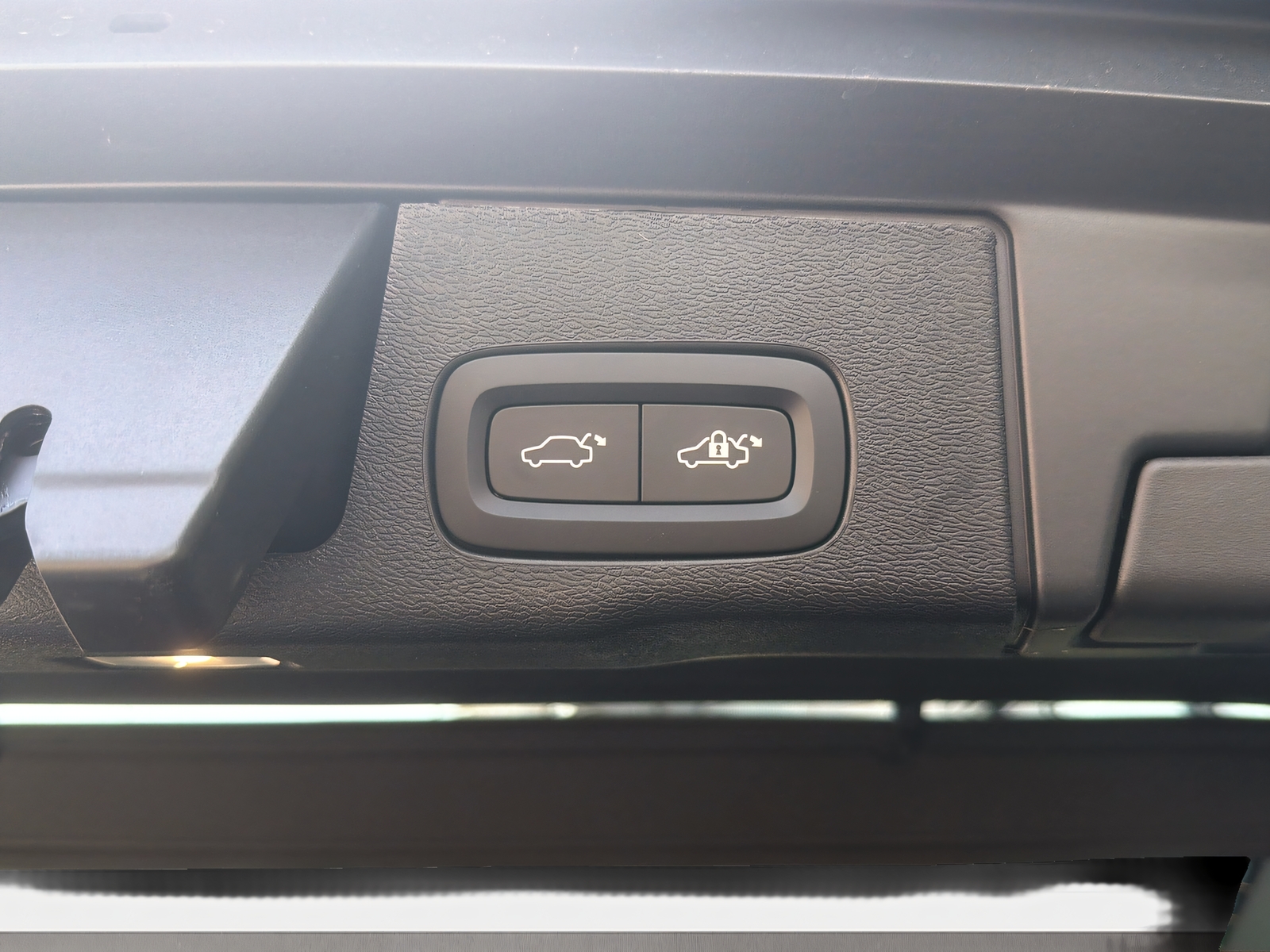 VOLVO XC60 2.0 T8 TE Ultra Dark eAWD-image-22