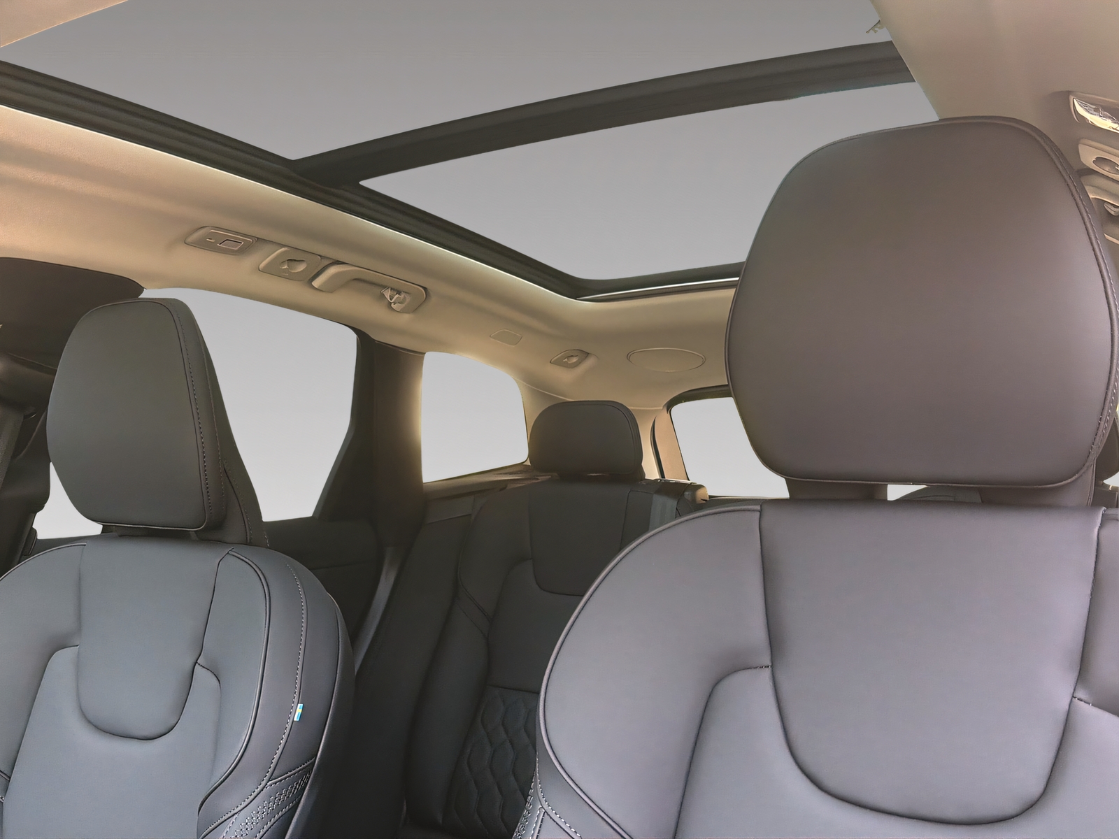 VOLVO XC60 2.0 T8 TE Ultra Dark eAWD-image-7