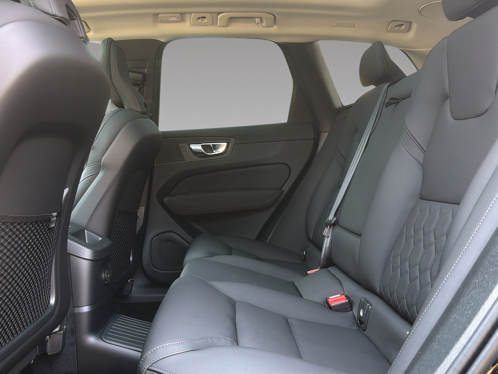 VOLVO XC60 2.0 T8 TE Ultra Dark eAWD-image-19