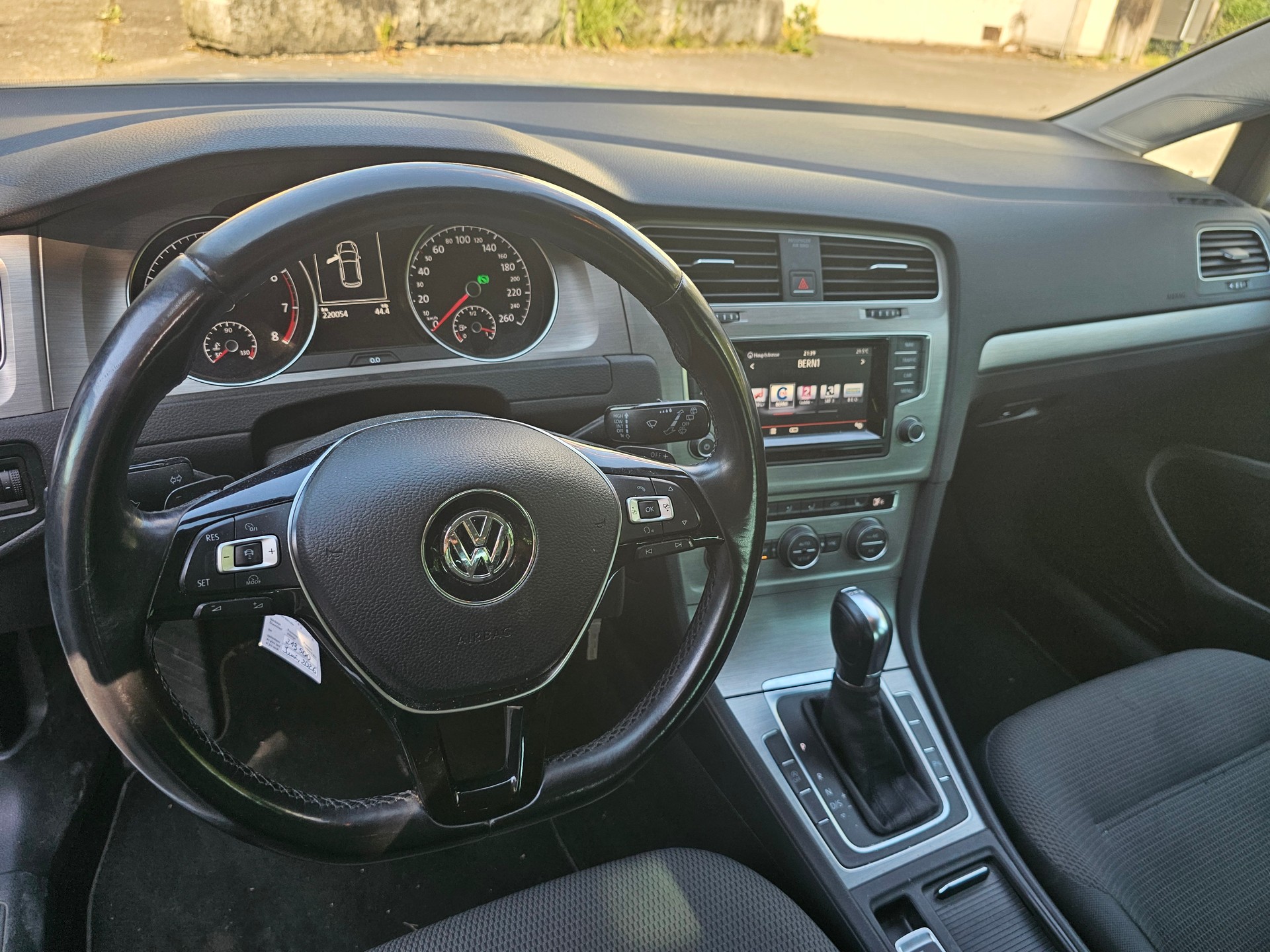 VW Golf 1.4 TSI 65th Edition DSG-image-5