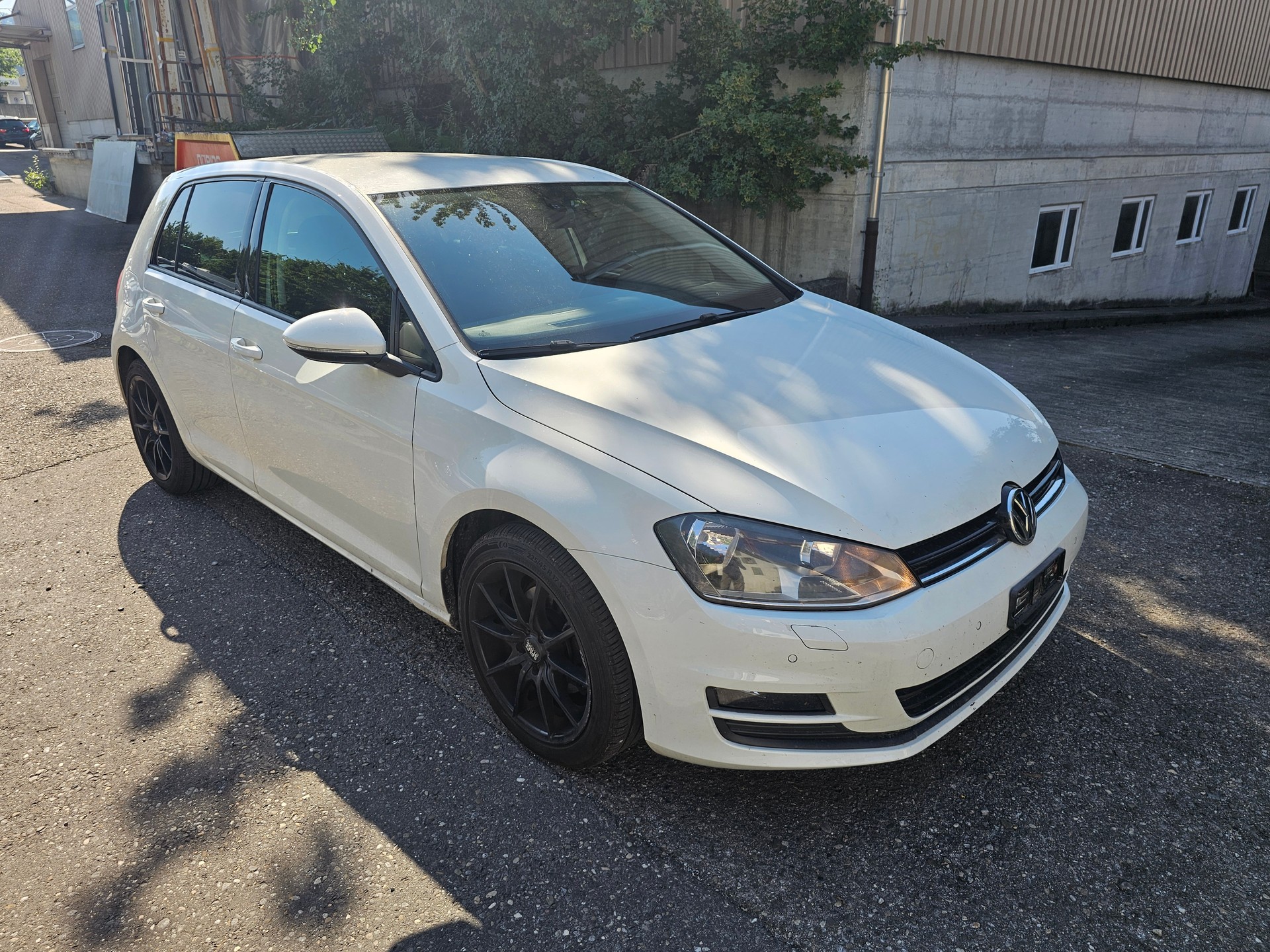 VW Golf 1.4 TSI 65th Edition DSG-image-2