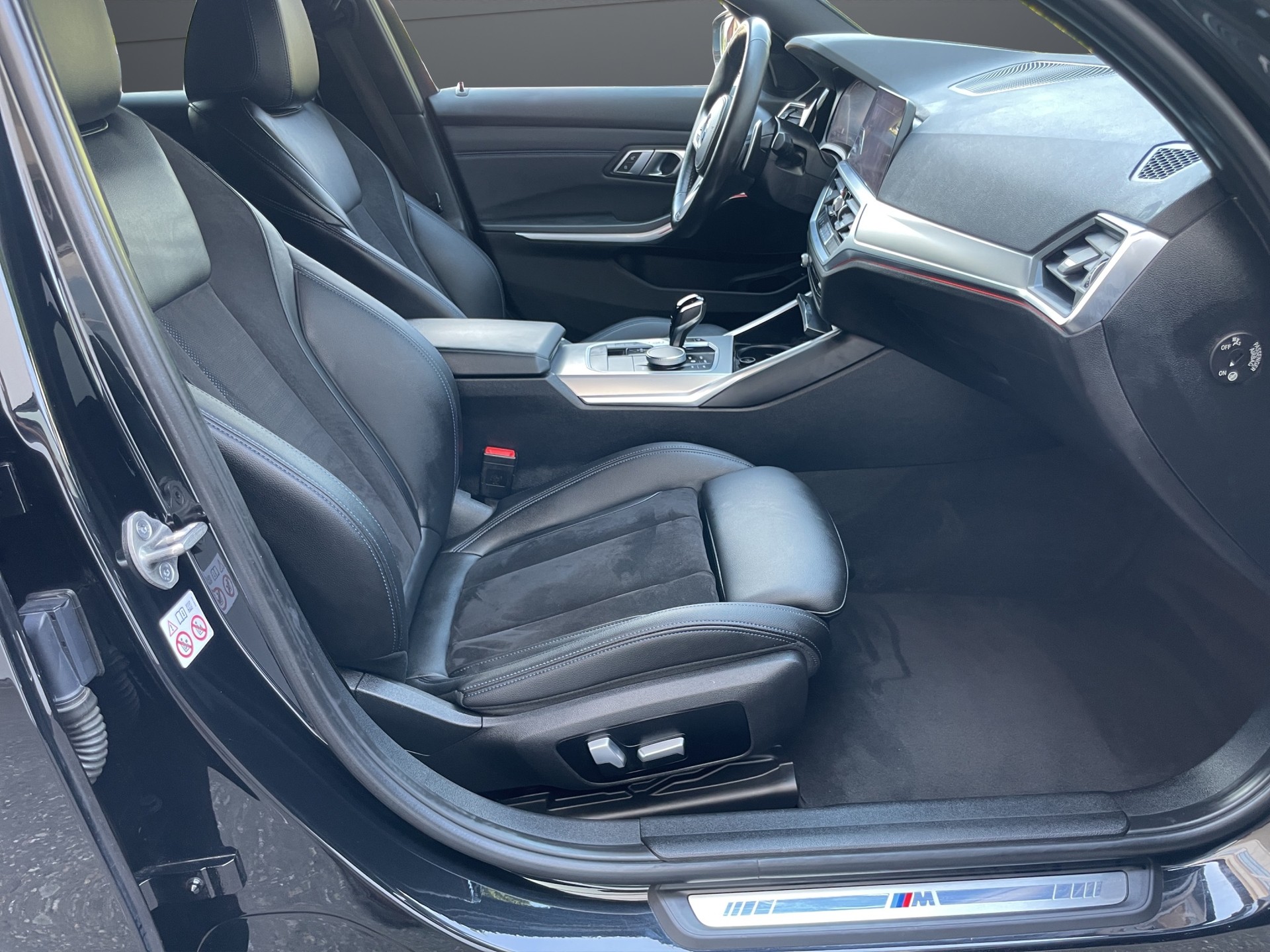 BMW 320d xDrive 48V Touring M Sport Steptronic-image-8