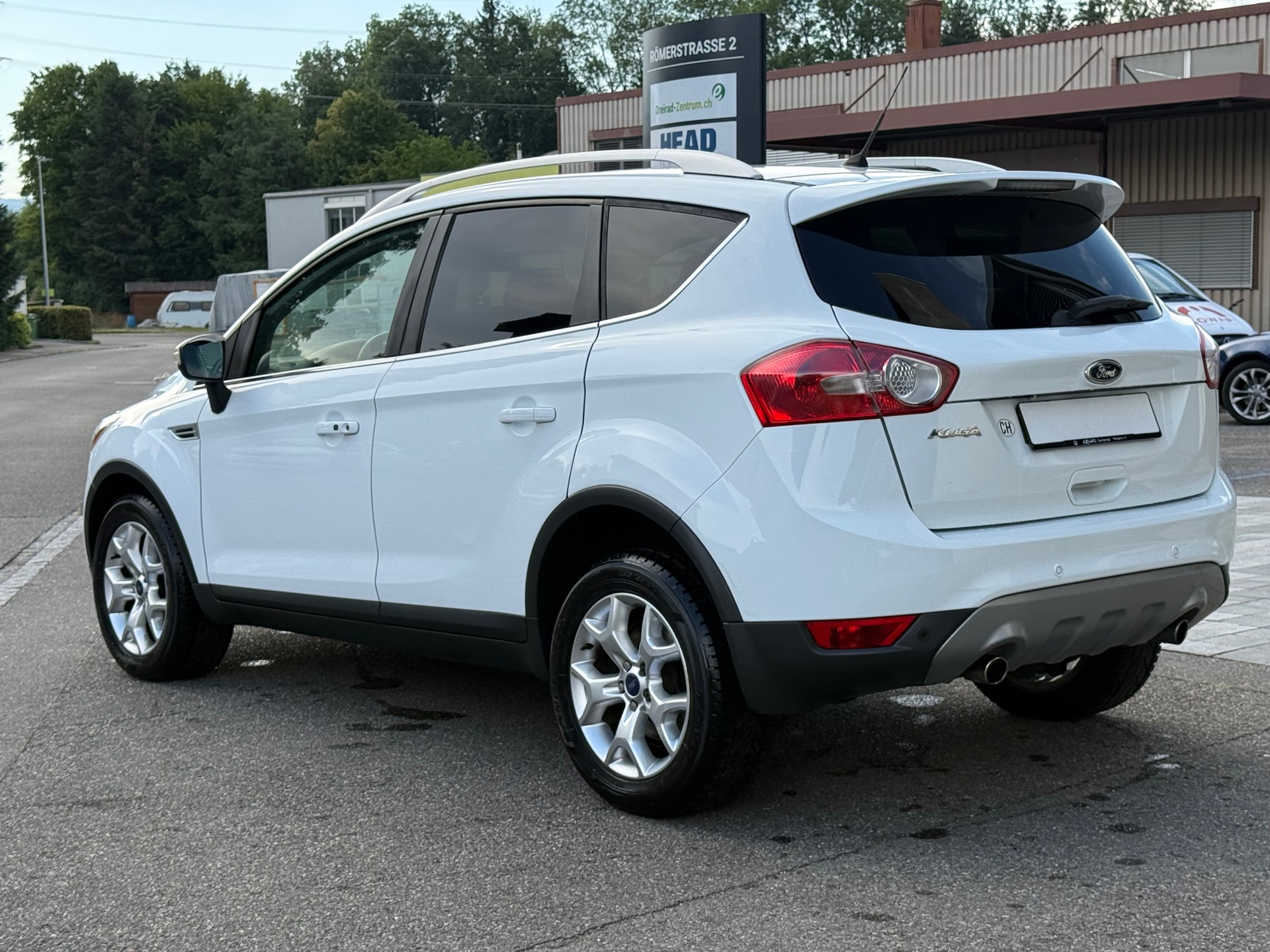 FORD Kuga 2.0 TDCi Titanium 4WD PowerShift-image-2