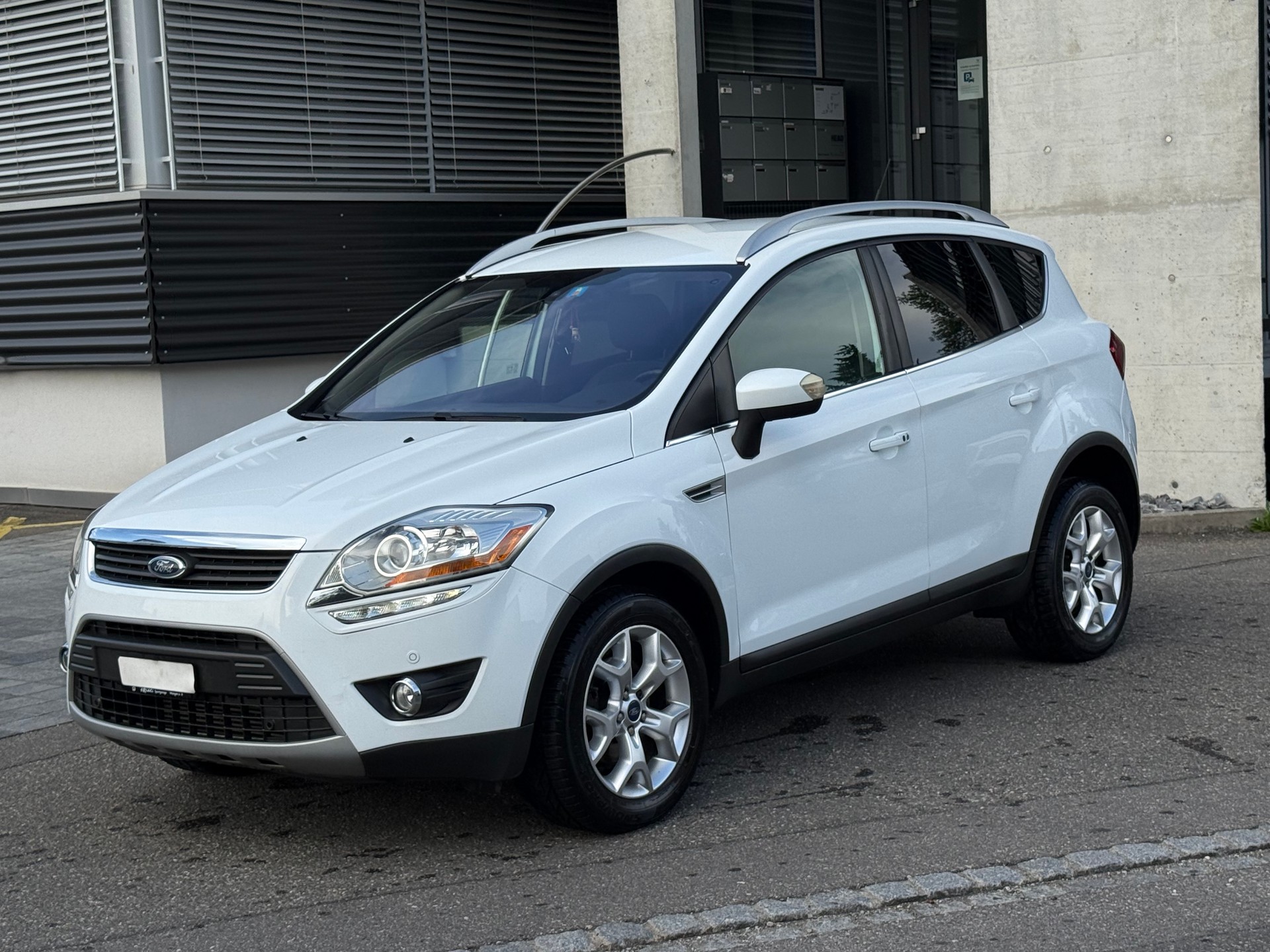 FORD Kuga 2.0 TDCi Titanium 4WD PowerShift-image-1