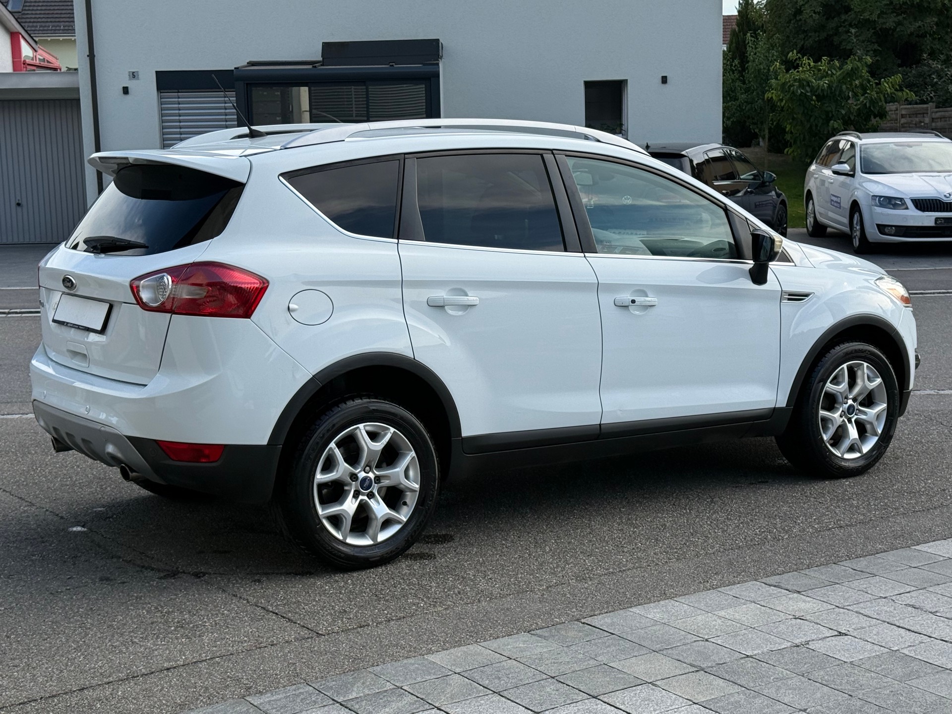 FORD Kuga 2.0 TDCi Titanium 4WD PowerShift-image-3
