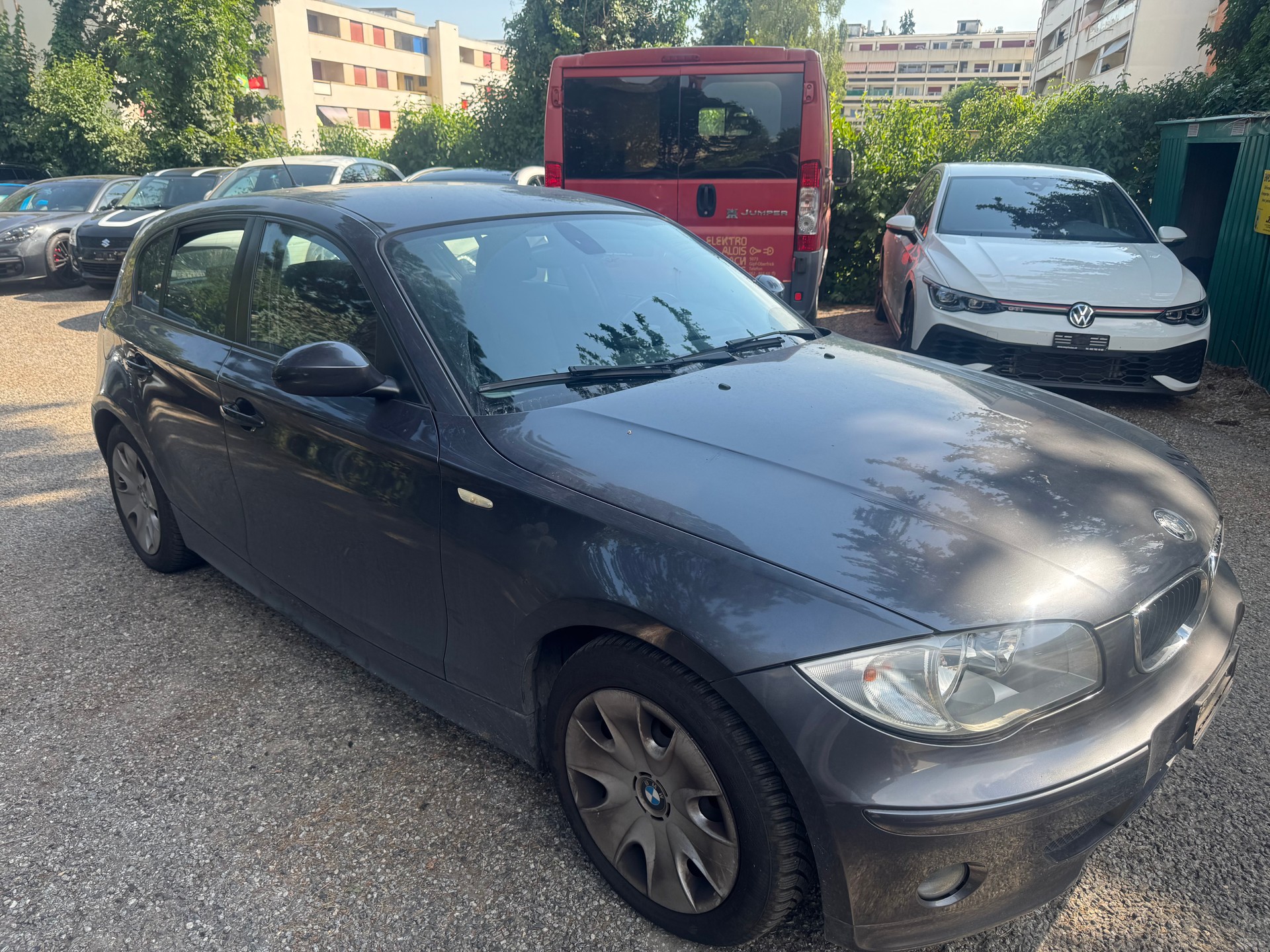 BMW 120i-image-1