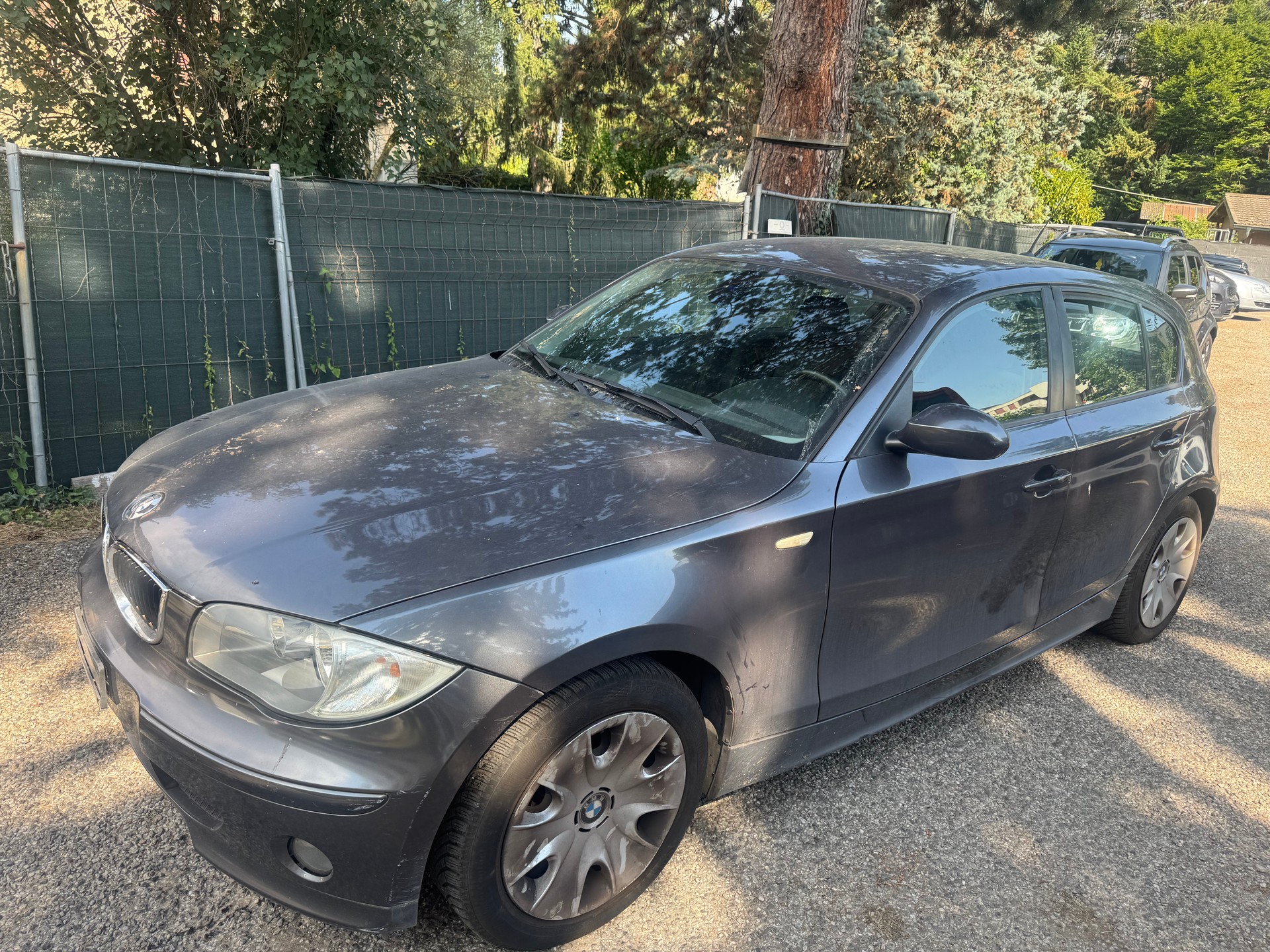 BMW 120i-image-5