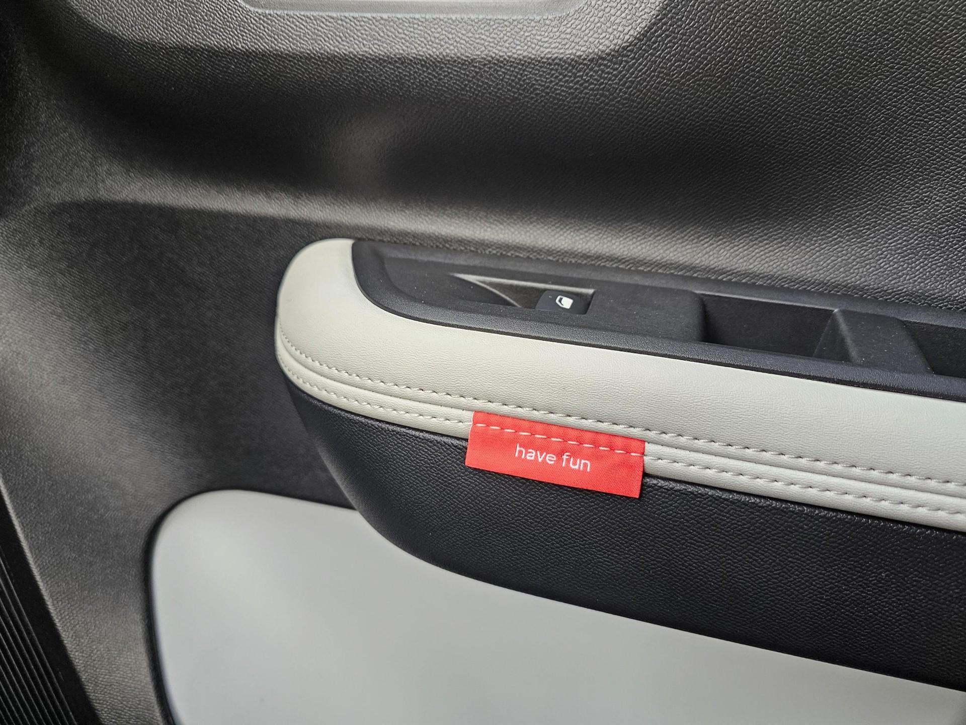 CITROEN e-C3 long range Max Tricolore Sonderedition-image-12