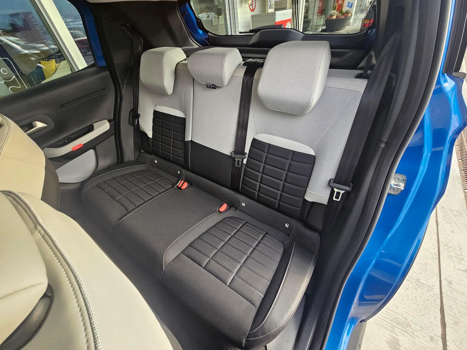 CITROEN e-C3 long range Max Tricolore Sonderedition-image-6