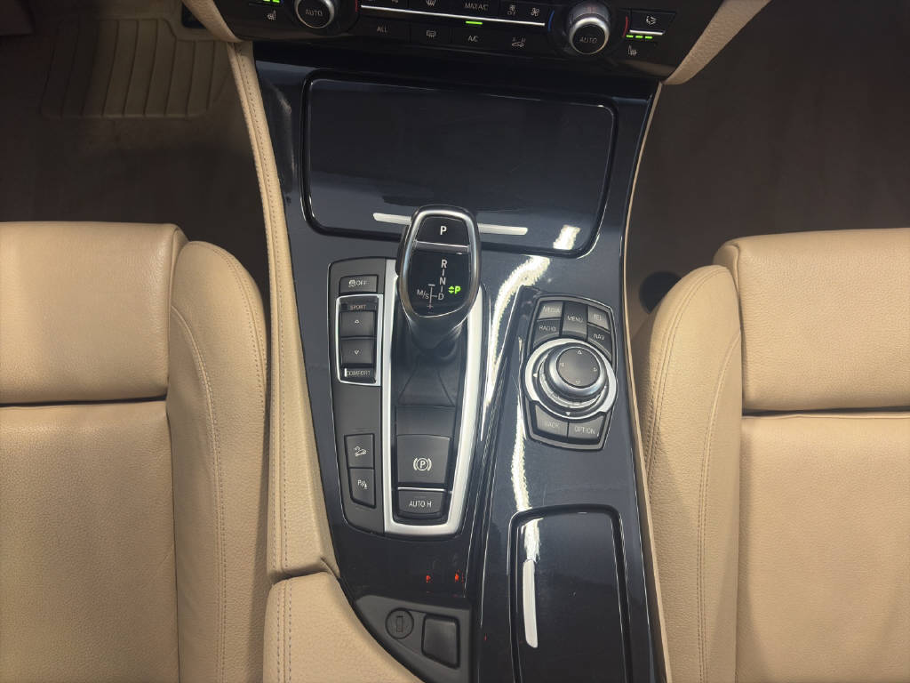 BMW 528i xDrive Touring-image-6