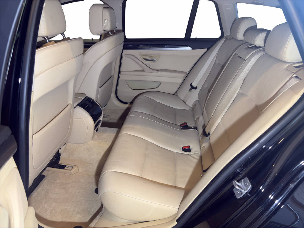 BMW 528i xDrive Touring-image-9