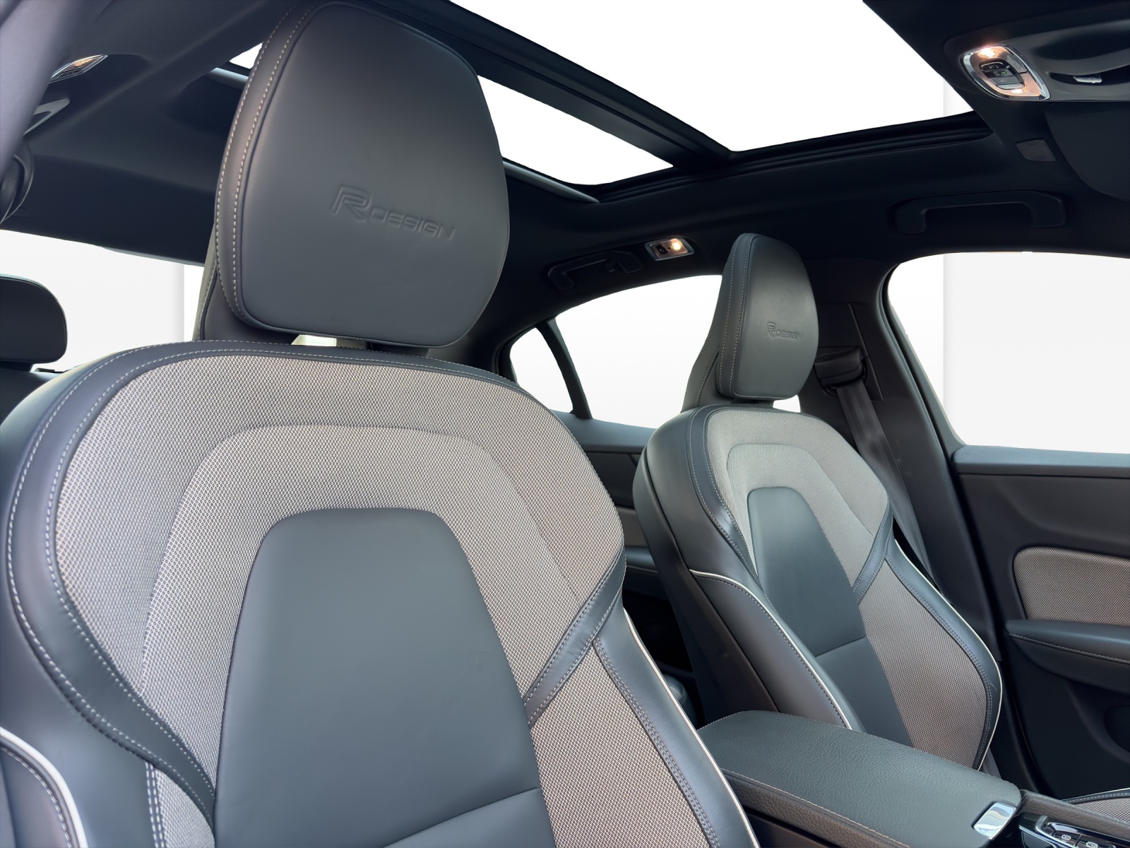 VOLVO S60 2.0 T8 TE R-Design eAWD-image-17