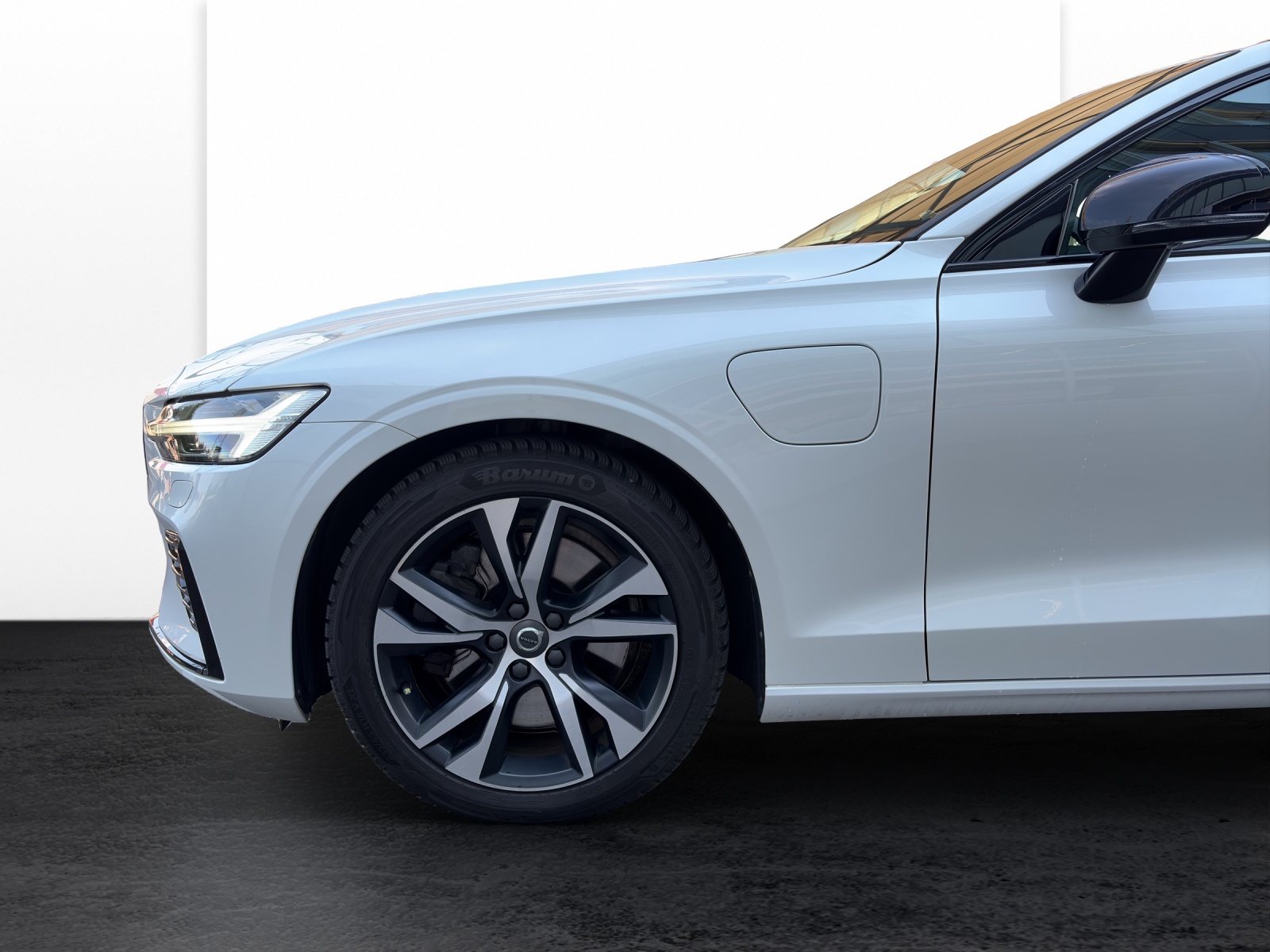 VOLVO S60 2.0 T8 TE R-Design eAWD-image-19